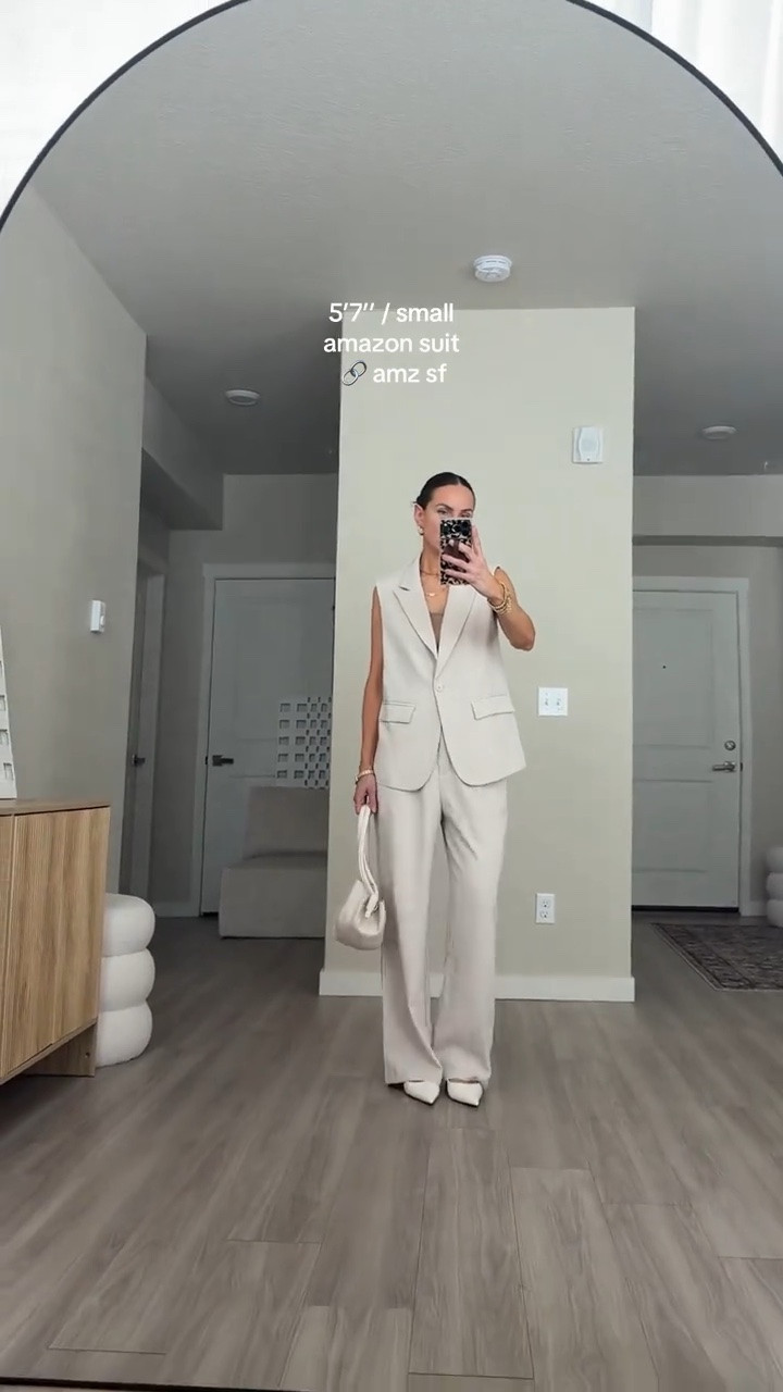 sleeveless suit
matching set
workwear