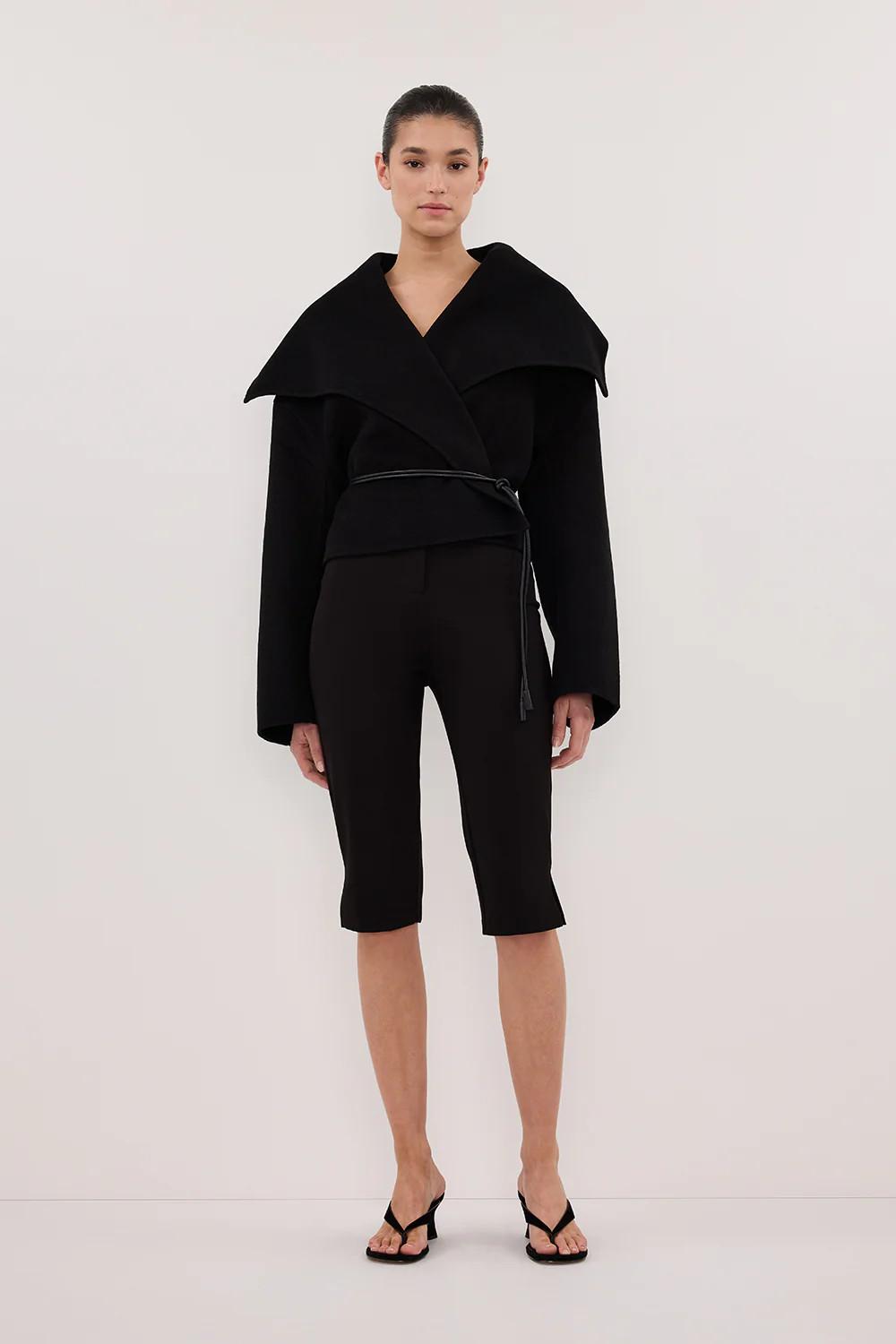 LUCIA BLACK CROPPED COAT | DISSH