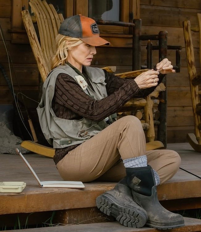 Shop Michelle Pfeiffer's styles as Stacy on The Madison <3 #michellepfeiffer #themadison #tvfashion #outfit #costumedesign