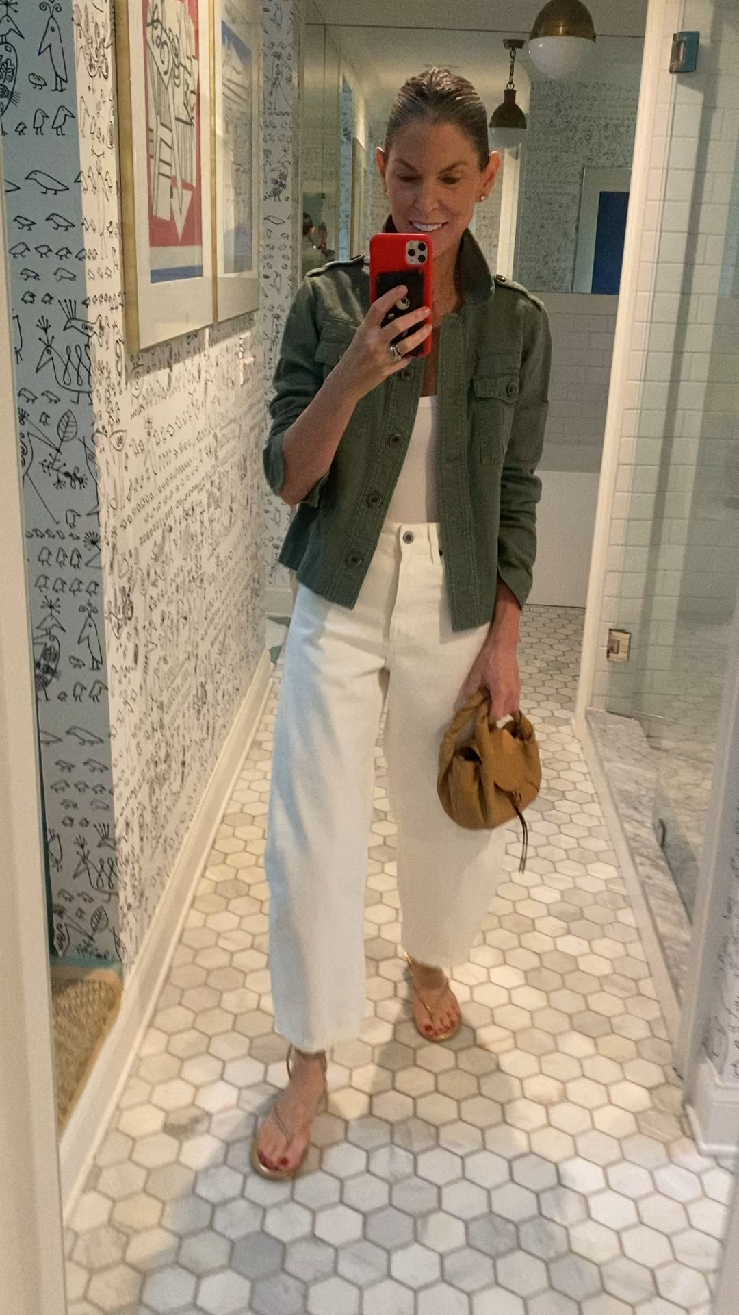Found the perfect subtle barrel leg white jeans! ✔️