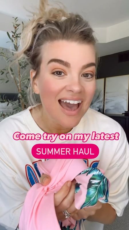 Another haul outside my comfort zone! Comment ‘POOLSIDE’ for links to all of these pieces!

But I couldn’t help but sharing some fun summer pieces I got in my latest haul. Especially the wild and dramatic swim coverup! 

What do you think of that one?! 😎

#swimwear #swimcoverup #summerhaul #swimhaul #midsizestyle #midsize #midsizefashion