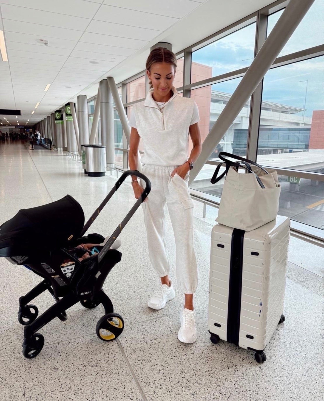 Fall mom outfit idea 🤍


Travel outfit
Fall outfit
Doona
Varley

#LTKmomlife #LTKootd