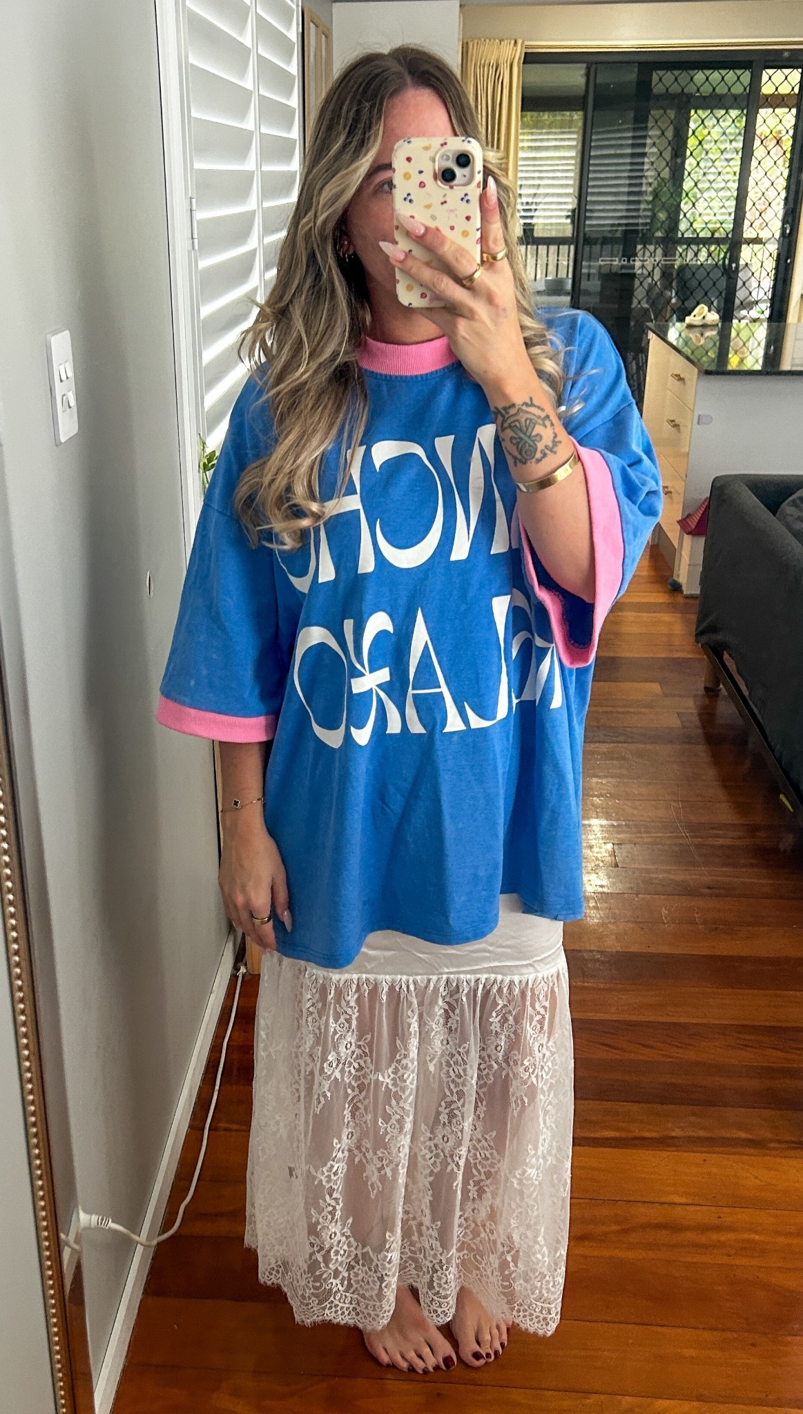 Sunday funday 💙 Tee is ‘Hibiscus Hotel’ 😘 

#LTKaustralia #LTKmidsize #LTKspring