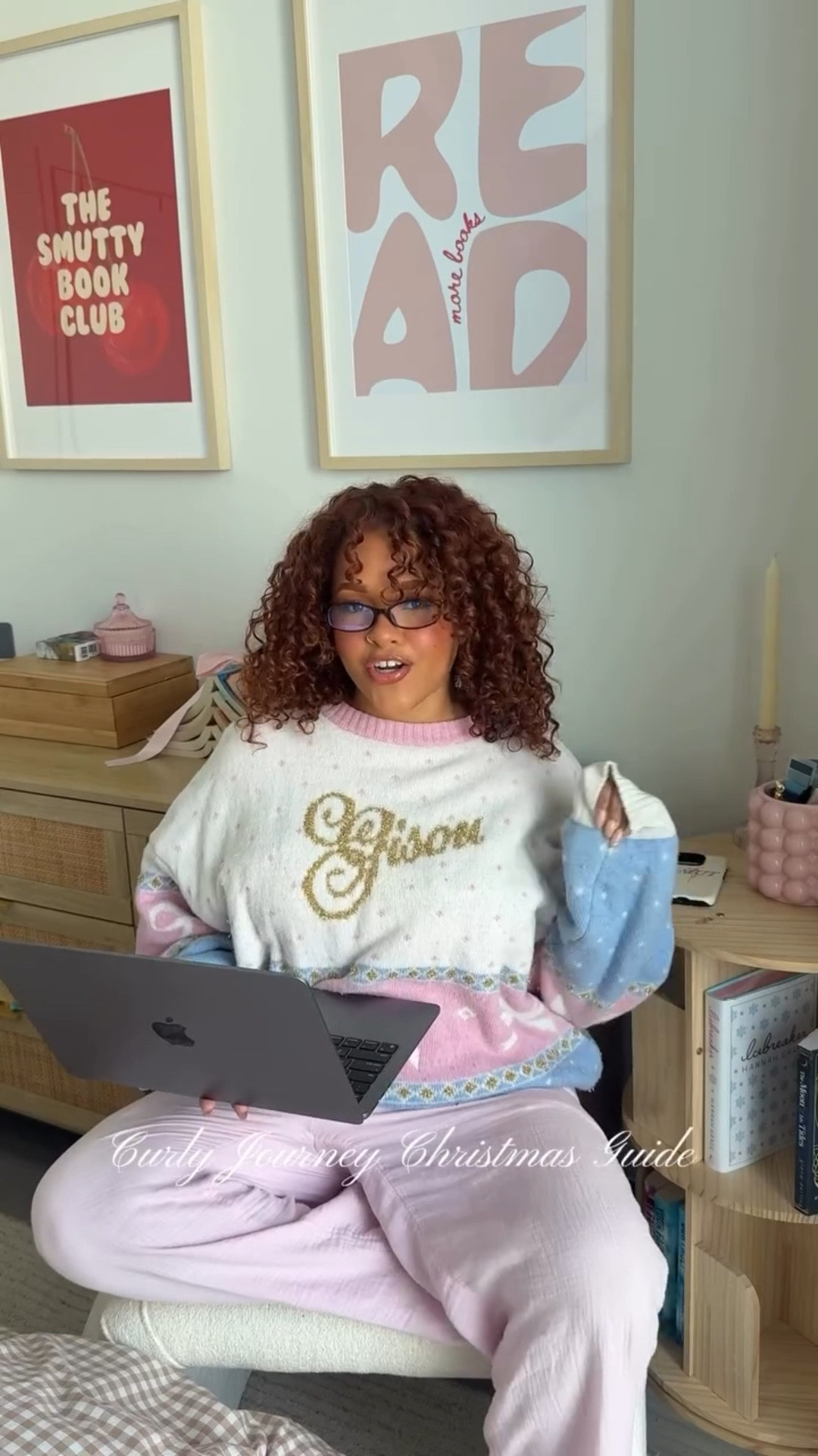 Gifts you can give a curly girl starting her journey ✨💝

Christmas sweater is from @gisou 
•
•

#curlyhairgift #christmasguide #beautychristmasgifts #curlyhair #christmaswishlist #curlyhairjourney