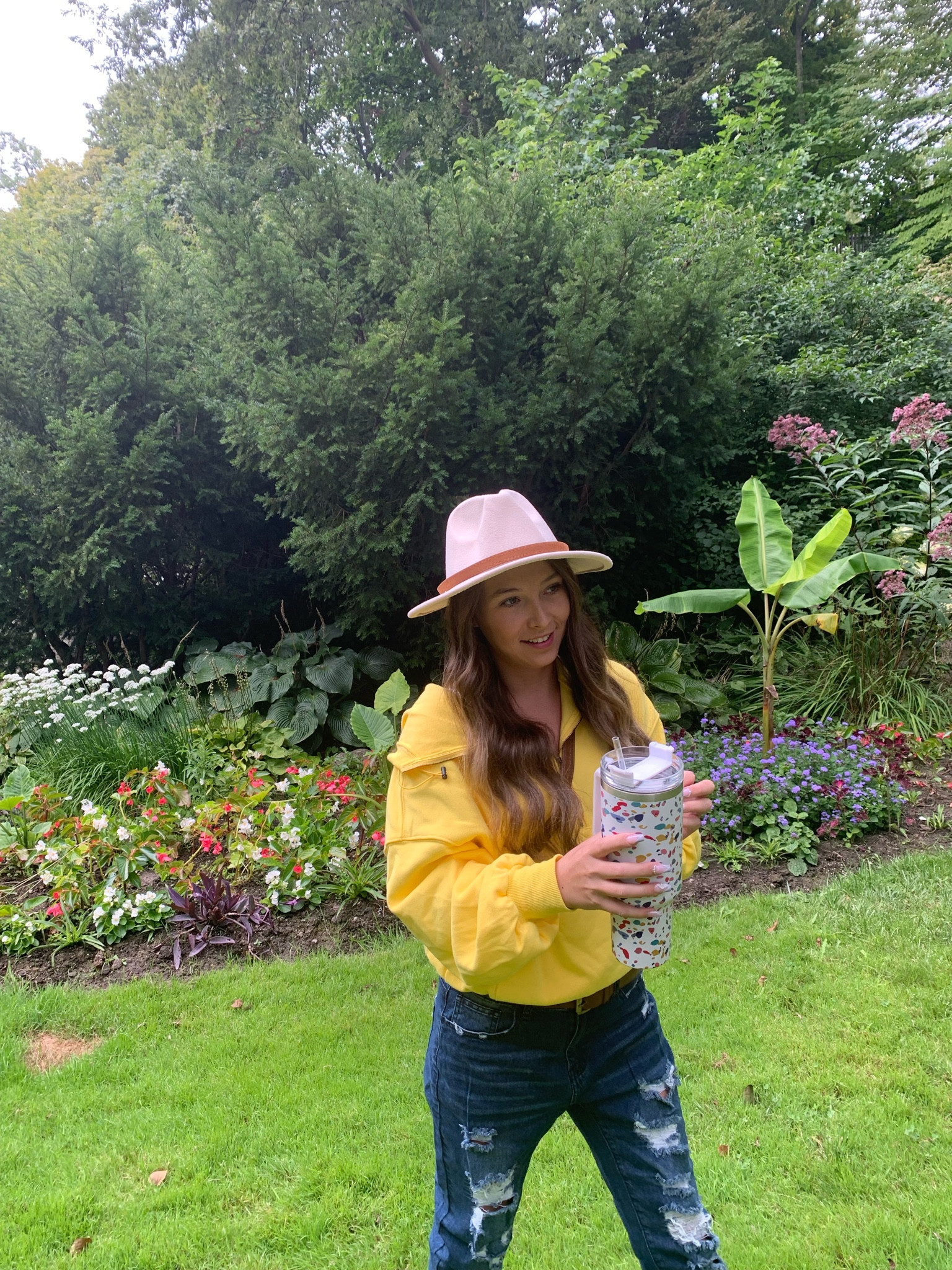 
@shewinofficial
Use code: Sammi10 ( extra 10% off for any order)
#shewinofficial #shewinwholesale

jeans👖
bag
sweatshirt 🥼
tumbler 🥤
Hat 🧢