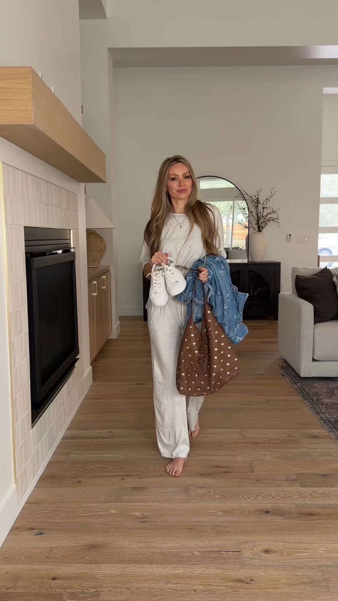 Skims or Amazon?!? comment LOVE below and I will message you all the details!

This 2 piece set from Amazon is INCREDIBLY stretchy and soft. Love the batwing cut of the top. Styled it with the cutest denim jacket that has bow detail!!

#casualoutfitideas #momoutfit #winteroutfitideas #skimsinspired