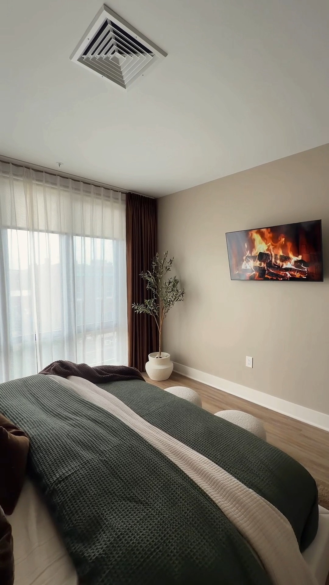 Fall decor refresh 
#falldecor #bedroomtransformation #homedecor #interiordesign #homeinspo #amazonhome #budgetdecor

#LTKHome #LTKvlog #LTKgrwm