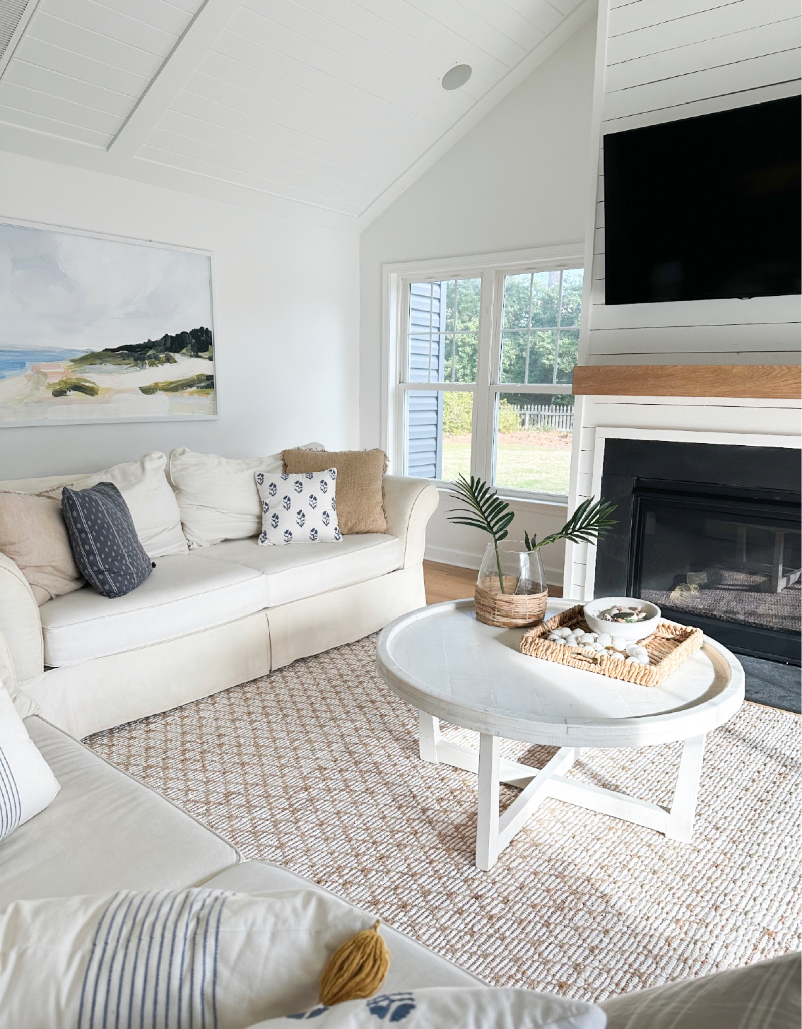 Coastal living room details 

#LTKhome