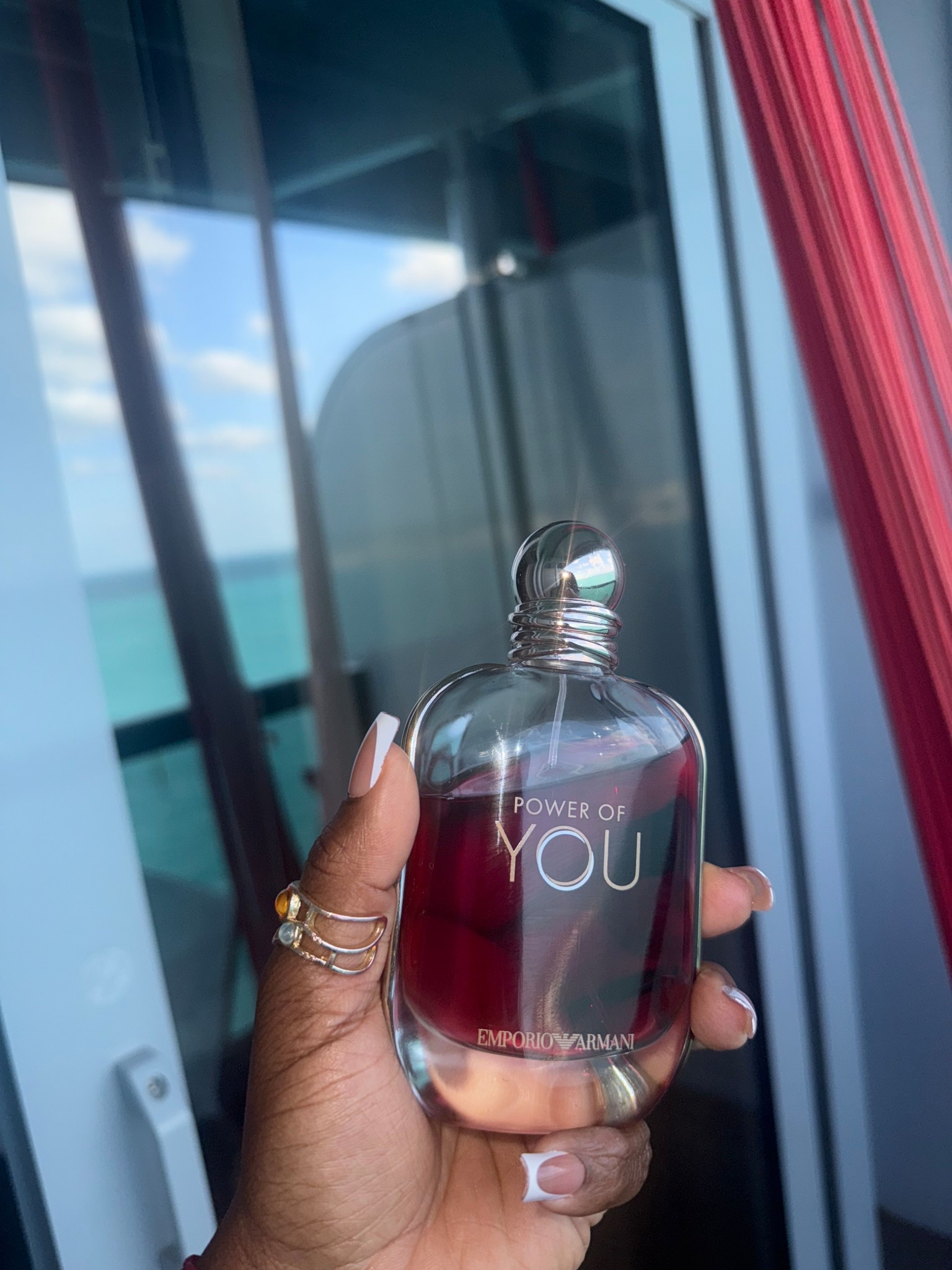 Scent of the SUMMER! If you aren't a typical gourmand girly this is the ONE - perfectly balanced , juicy and a head turner!