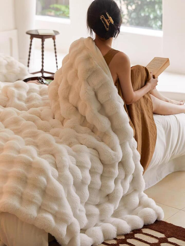 1pc Soft And Comfortable Plush Bed Blanket | SHEIN