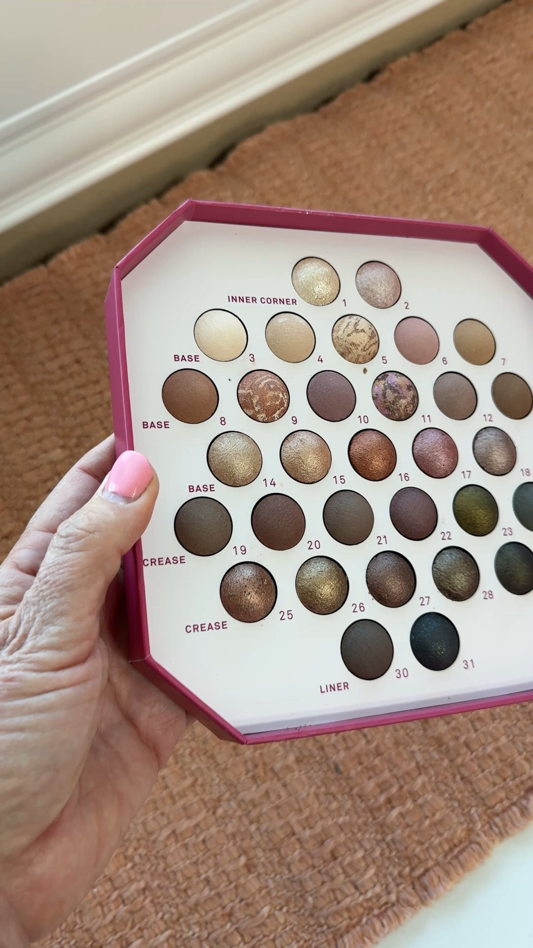 31. Beautiful eyeshadows in this make up palette by Laura Geller. 

#LTKBeauty #LTKHoliday #LTKGiftGuide