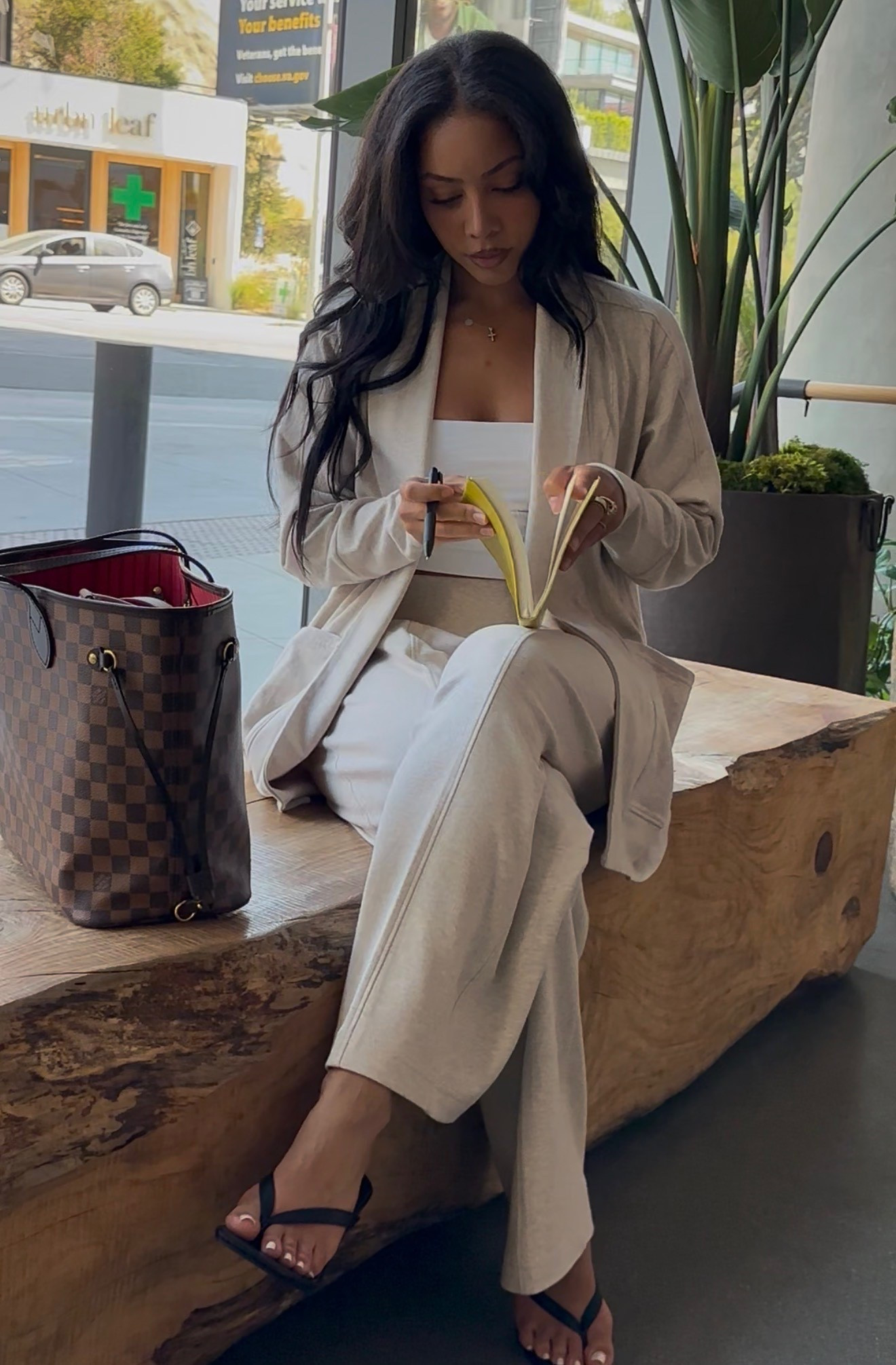 My favorite travel day outfit to be comfy and still feel put together 🤍  #airportoutfit #travelstyle #traveloutfit #effortlessstyle #comfortablefashion #neutralstyle #minimalstyle #casualchic #elevatedbasics #styleinspo