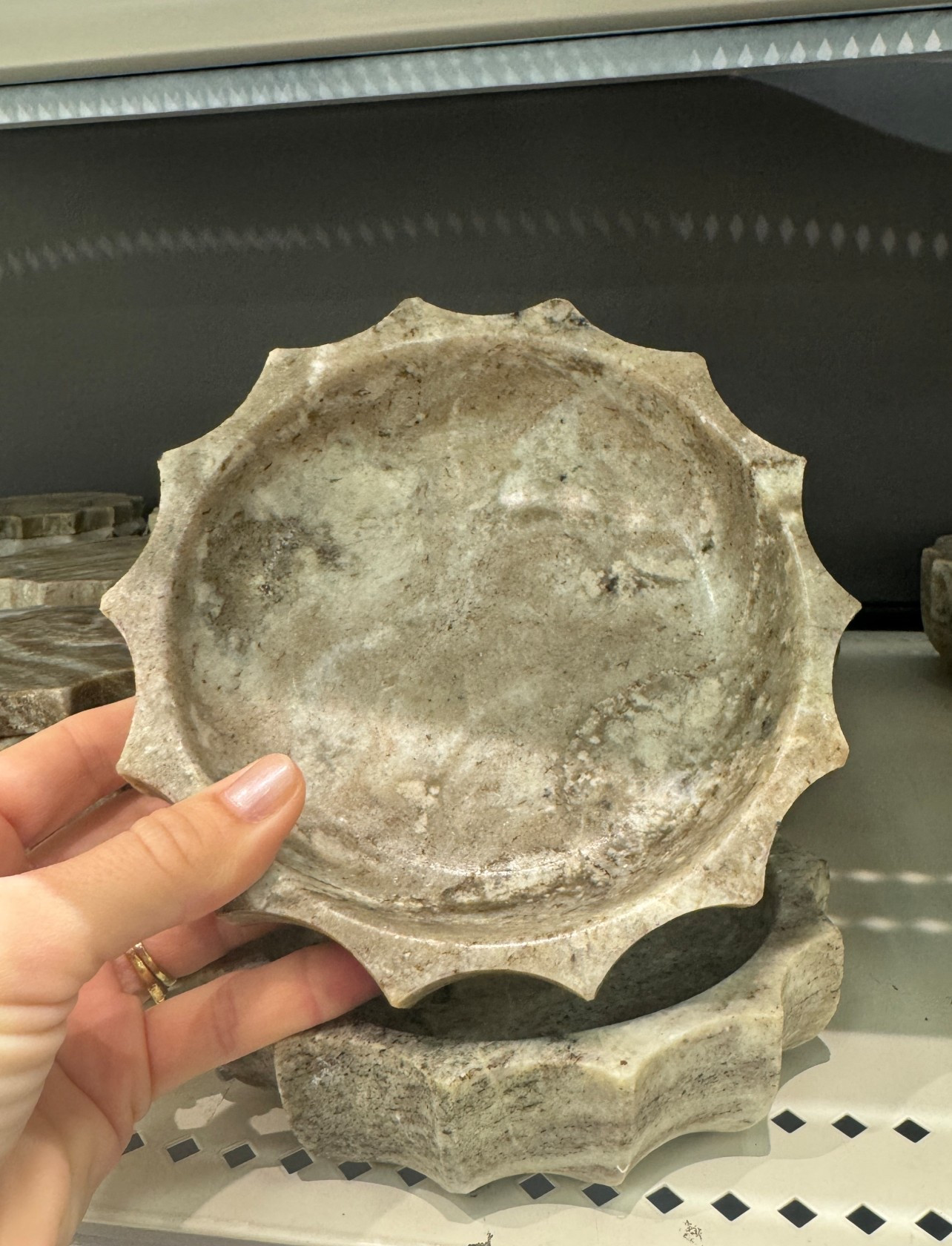 Small marble catchall dish perfect for jewelry, keys, change and more.



#LTKHome #LTKFindsUnder50