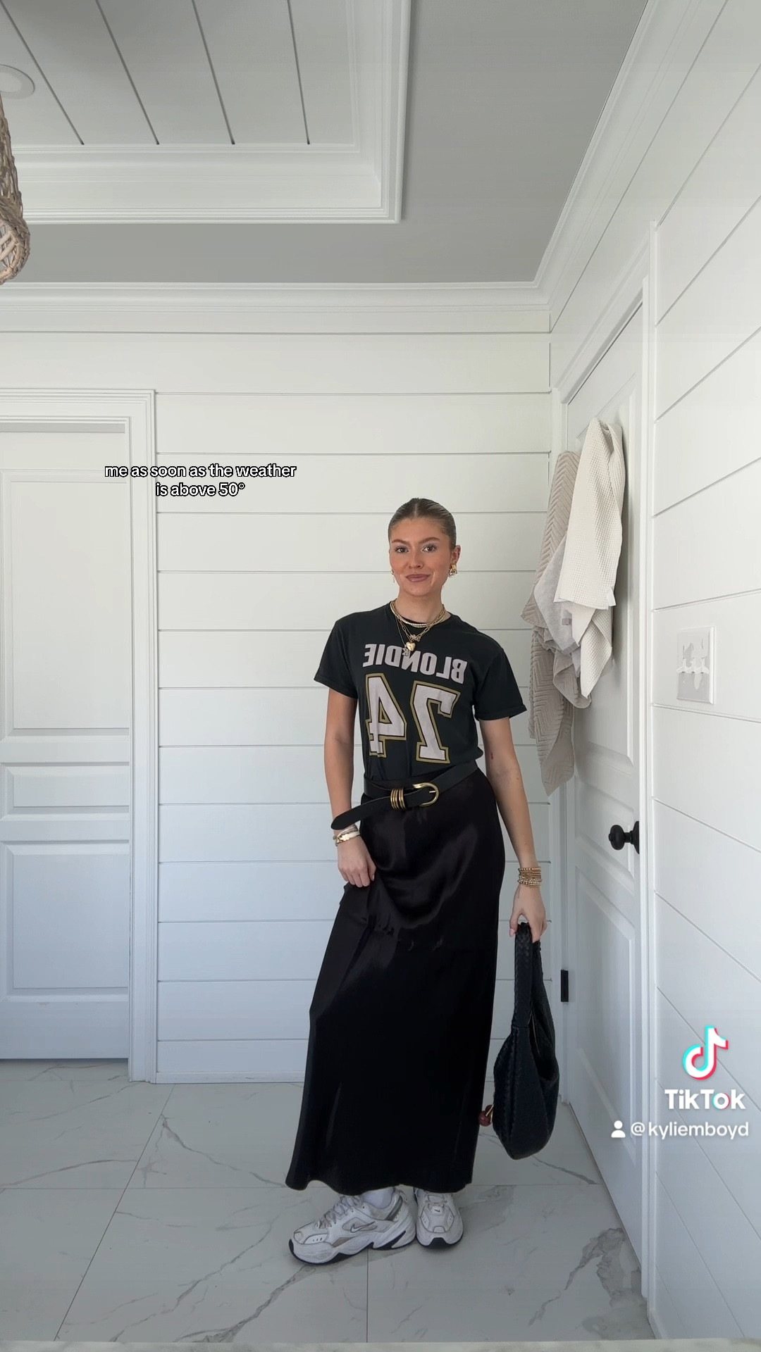 shirt: XS 
skirt: small 
belt: small 