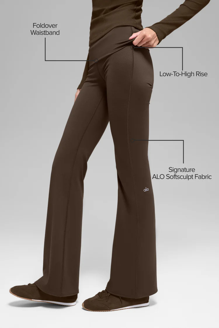 Model is 5'10.5” wearing XSModel is 5'10.5” wearing XSWearing Size Extra SmallModel is 5'10.5... | Alo Yoga (US)
