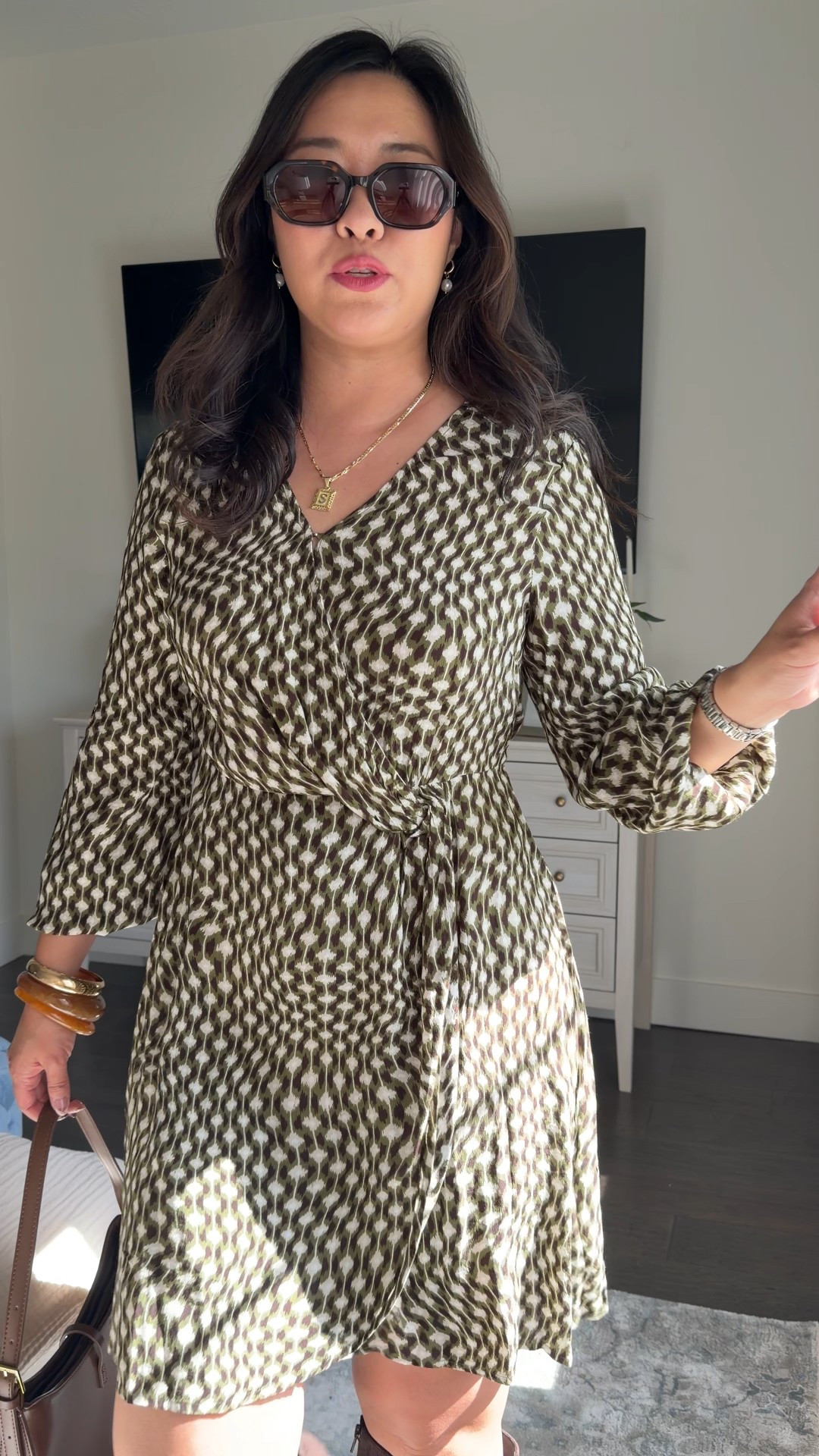 Obsessed with this Fall wrap dress, the colors are so good! The clasp in front makes it so it doesn’t go down too low.
Dress: Medium

#WalmartPartner @WalmartStyle #WalmartStyle 