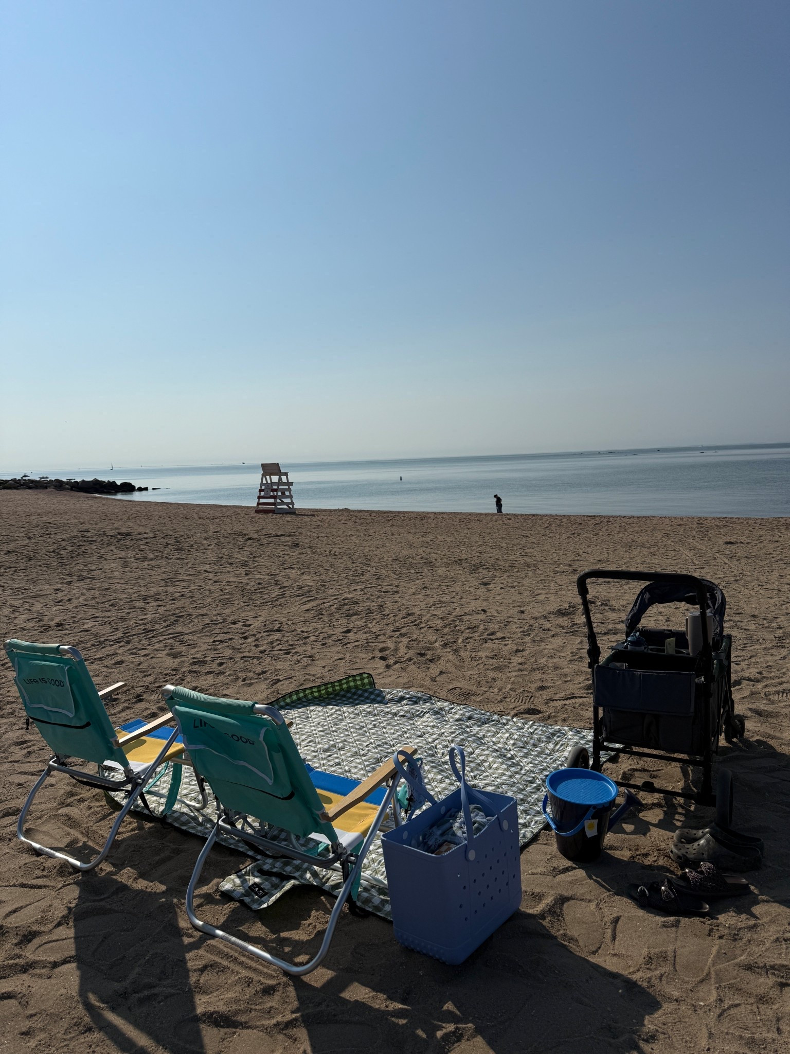 vacation necessities with a little  ☀️


#vacation #beachtrip #amazonfinds