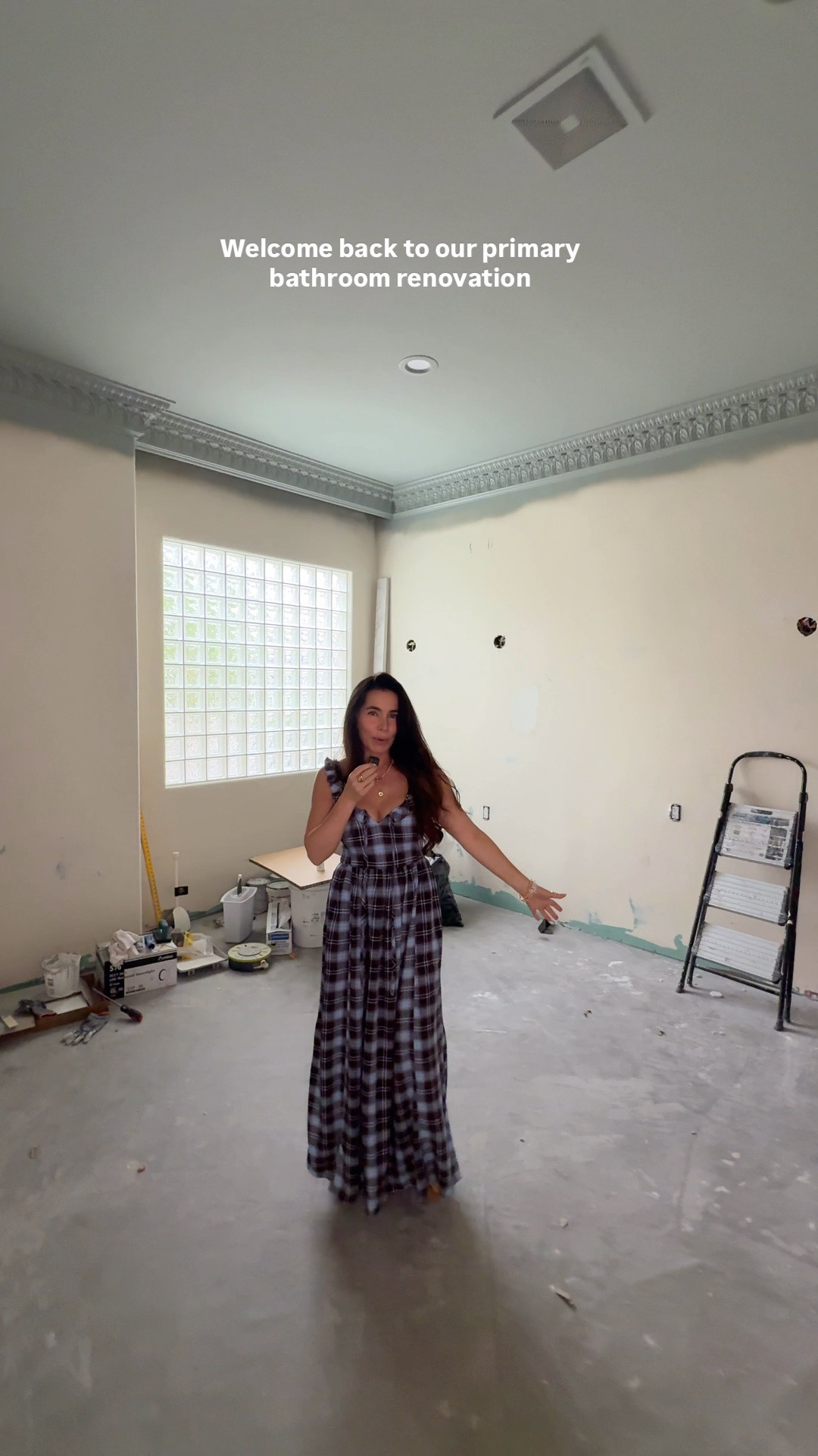 Dress and crown molding

#LTKHome #LTKPetite #LTKmomlife