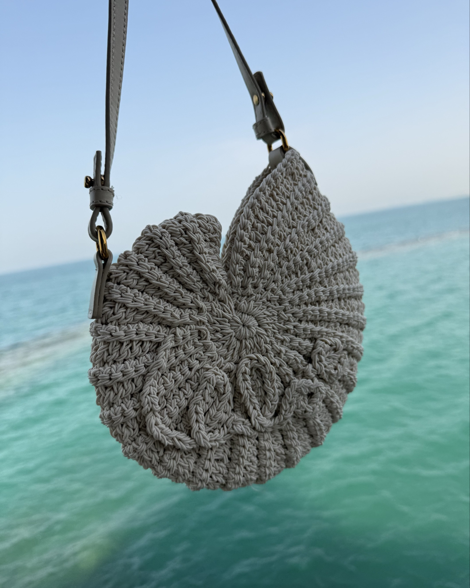 The perfect mini summer bag 🤍🐚