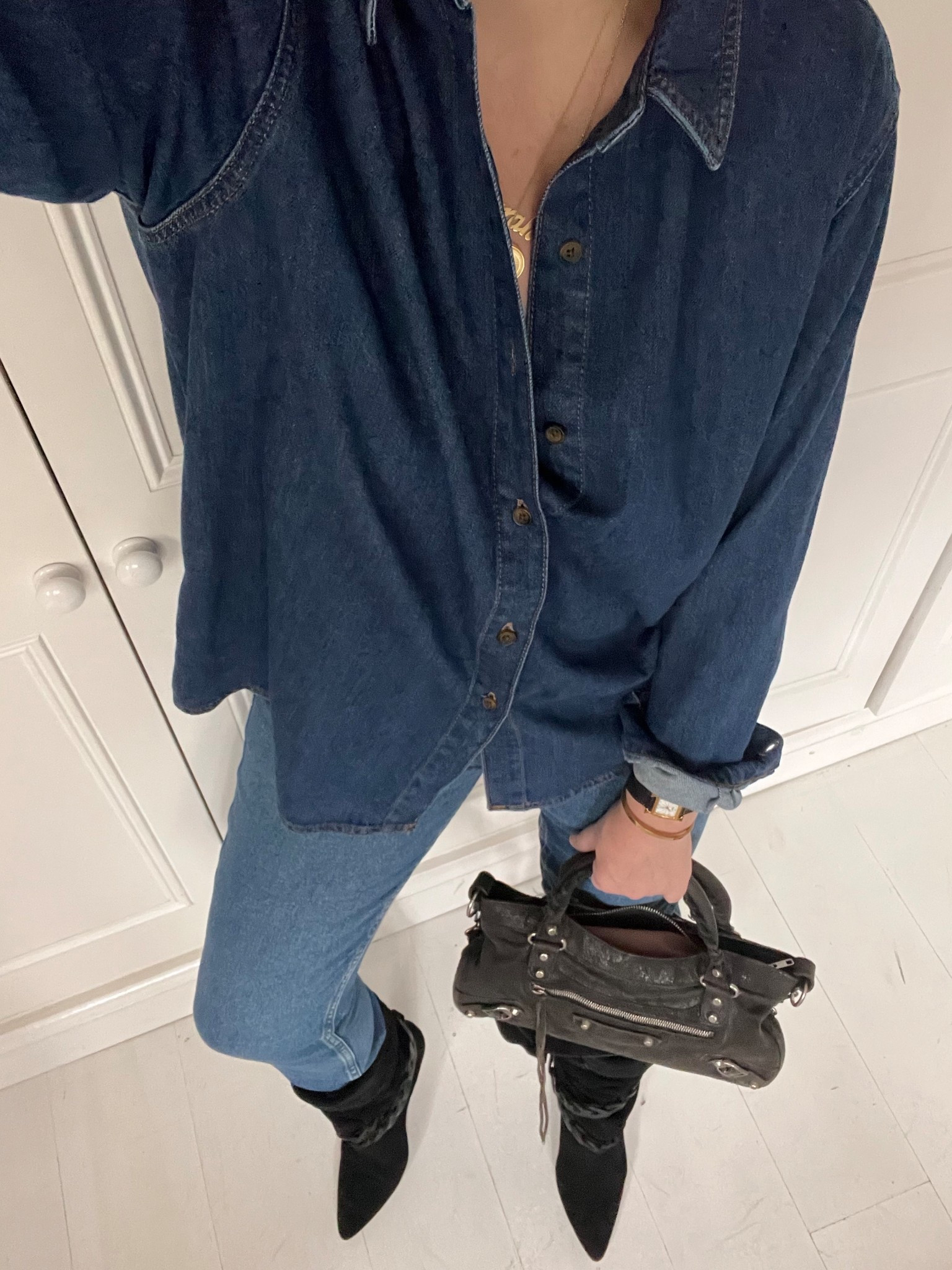 Double denim, vintage Balenciaga, and new slouchy boots… 🖤



#LTKover50style #LTKjeans #LTKautumn