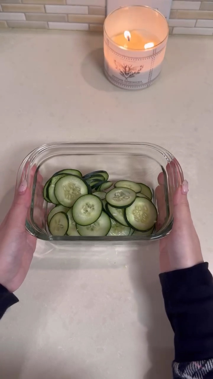 Sometimes you need to eat an entire cucumber after work 🥒 ASMR sounds for my ASMR lovers🫧 gotta say I’m obsessed with these at home din-tai-fung cucumbers now @logansfewd 
.
.
.
#cucumber🥒 #cucumbers #viralrecipes #asmrsound #asmrtapping #cucumbersalad #amazonkitchen #amazonfavorites #amazonfinds #asmrsound #amazonmusthaves #amazonhome #amazonstorefront
.
.
Cucumber salad , cucumber recipe , whats in my bag, lunch ideas, pack my lunch with me, bento box, lunch bag, amazon kitchen finds, pack with me, cozy aesthetic, trendy reels, cozy vanilla girl outfit inspiration, organize with me, asmr restock, pack with me