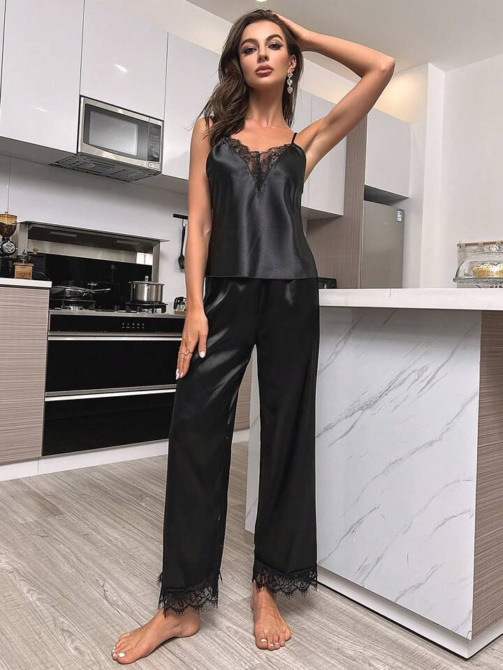 SilkySpell Conjunto de Pijama com Top Camiseta e Calça de Cetim com Painel de Renda de Cílios | SHEIN