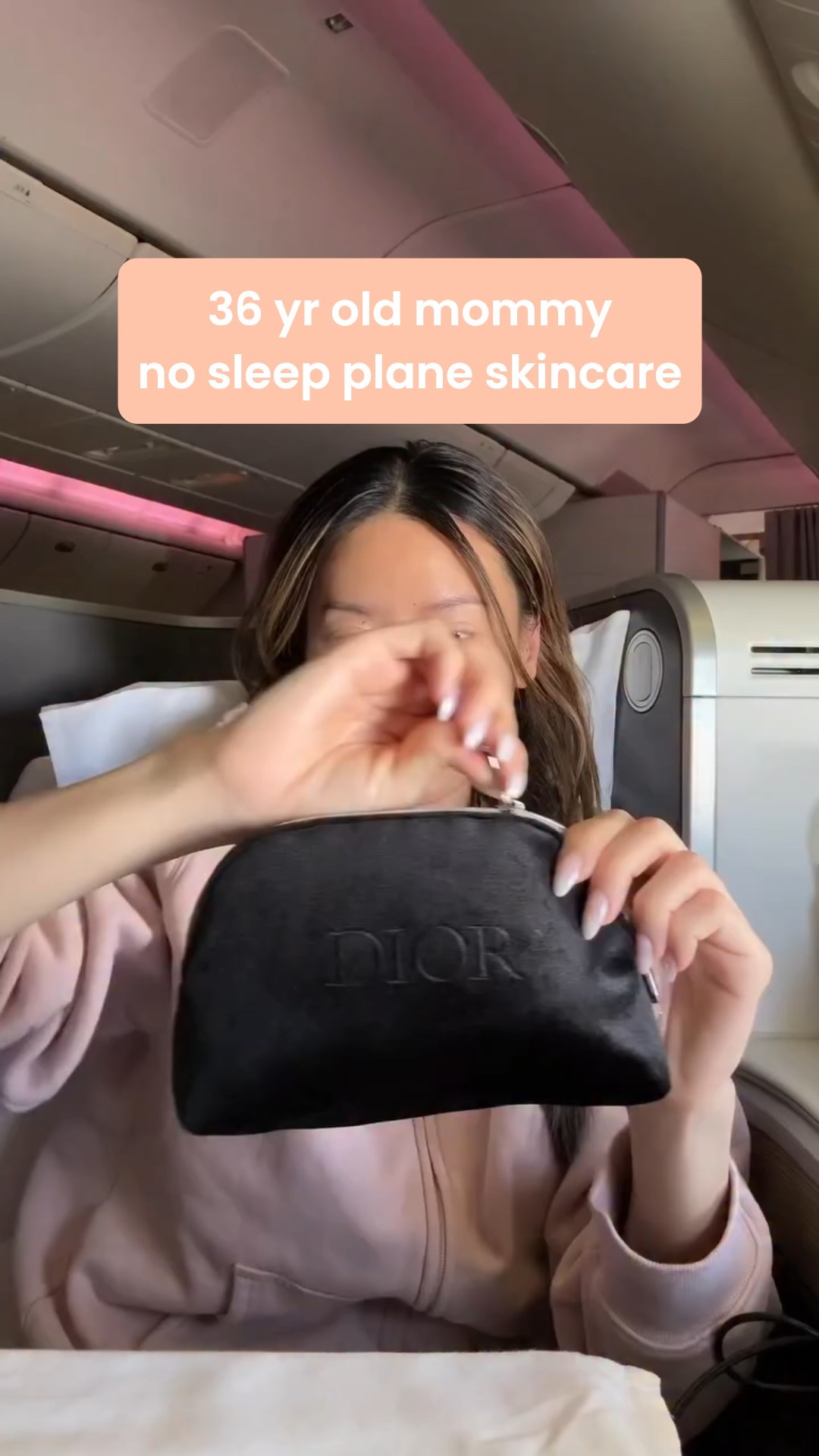 Who else cant sleep on ✈️?? At least my skin ate 🥰

@touchland 
@paulaschoice 
@lamer 
@diorbeauty 
@summerfridays