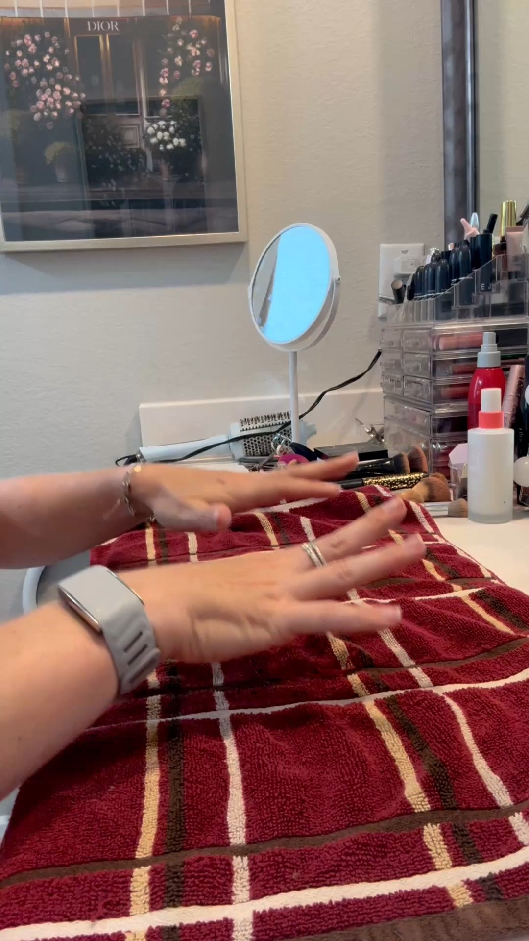 DIY gel manicure in 45 seconds 💅

#LTKmomlife #LTKBeauty #LTKdayinmylife