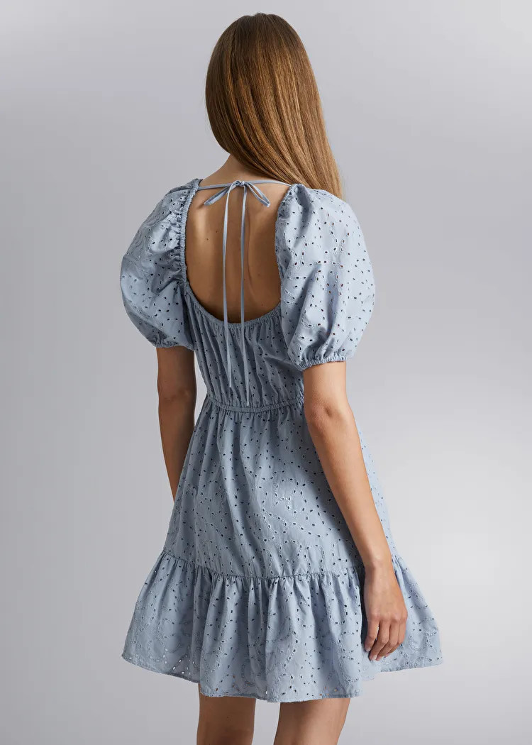 Voluminöses Minikleid mit Lochstickerei | & Other Stories (DE + FR)