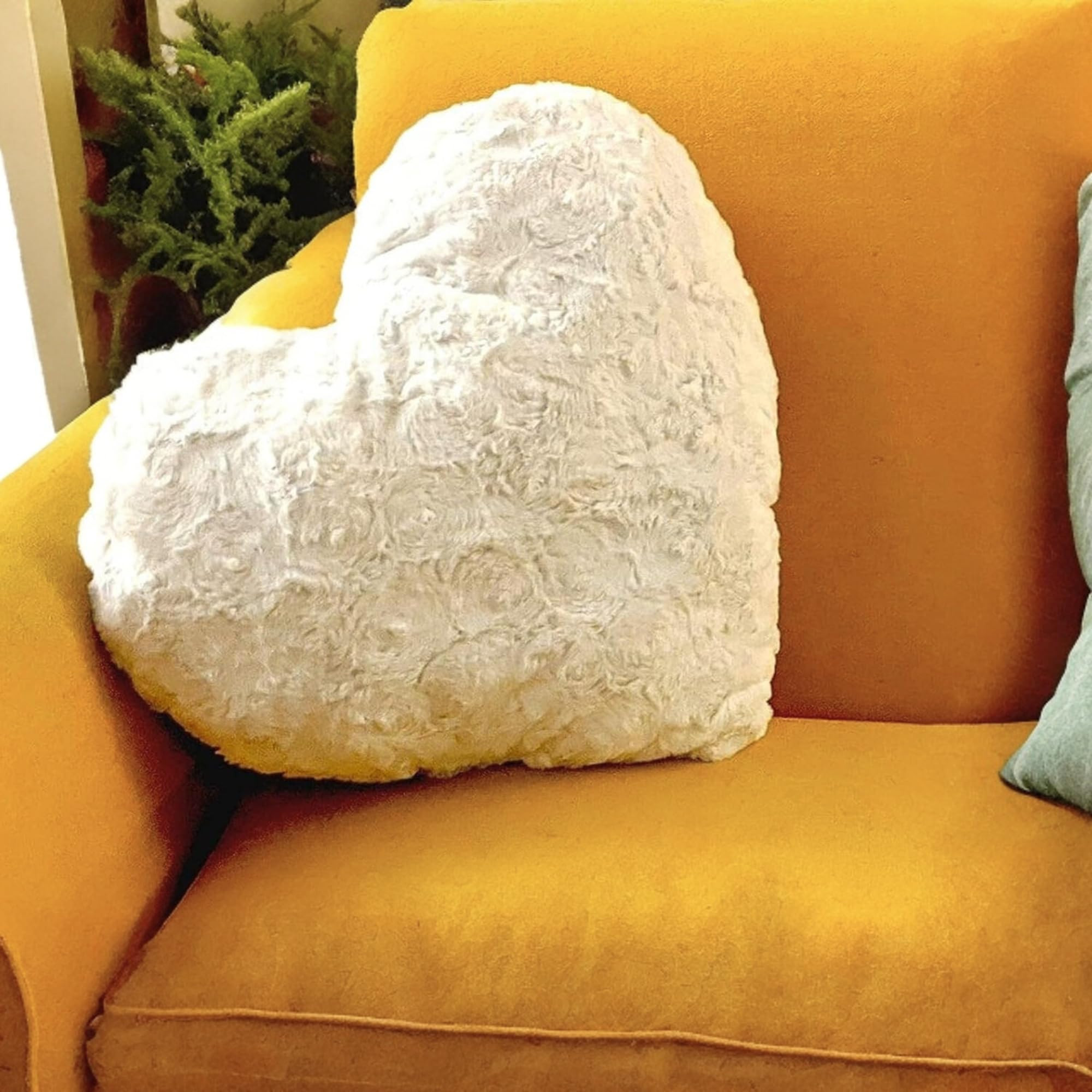 DaDalogy Bedding Luxury Dreamy White Faux Fur Heart Pillow - Lovely Valentine Gift Throw Cushion ... | Amazon (US)