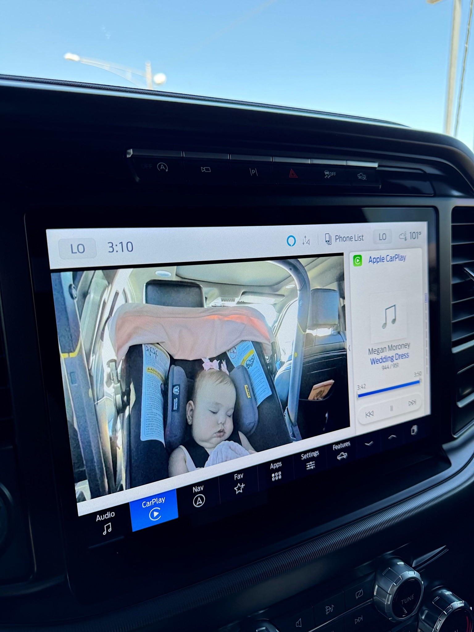 CarPlay baby cam 
