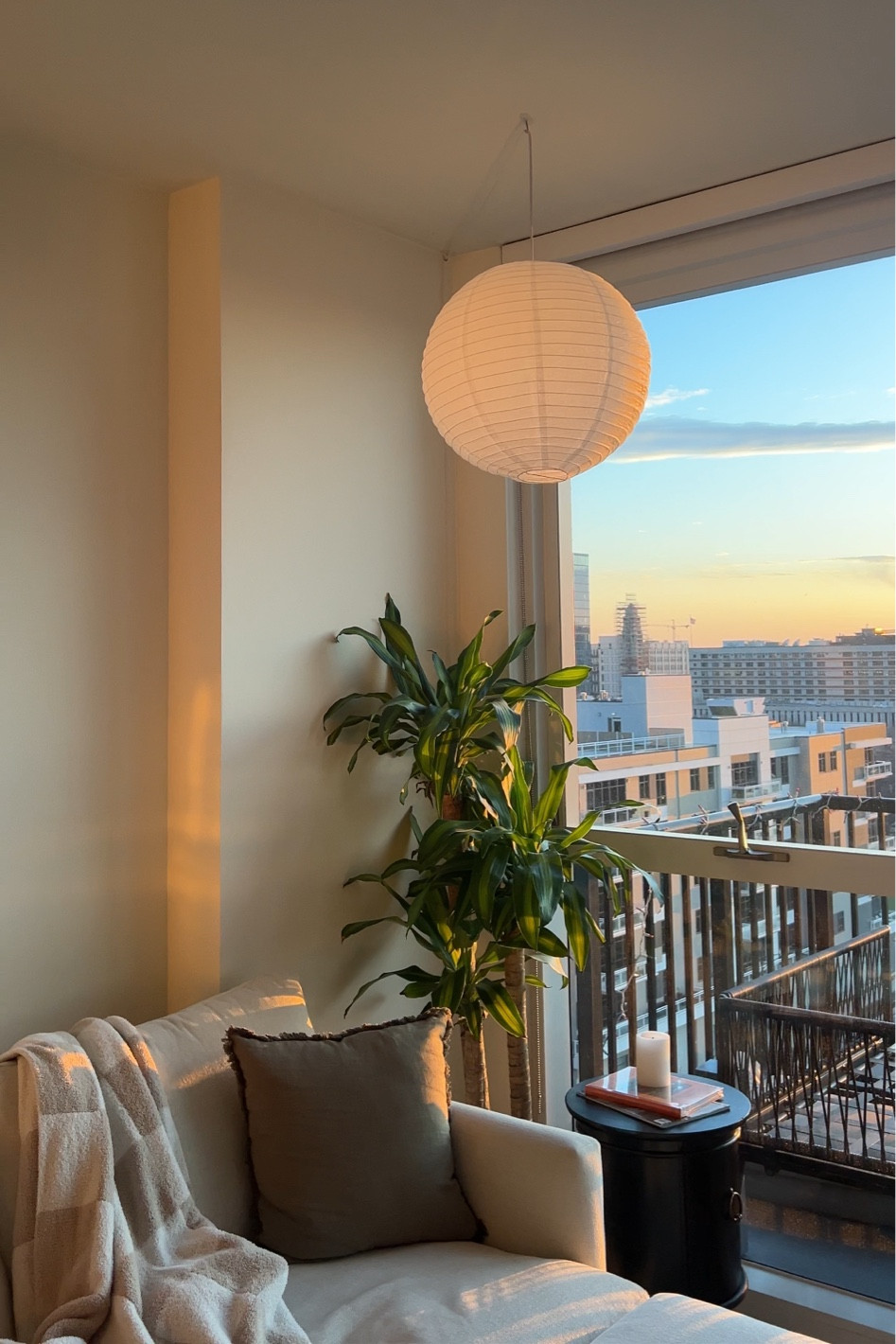 Living room details I can’t too obsessing over🤎😭

#LTKStyleTip #LTKHome #LTKFindsUnder100