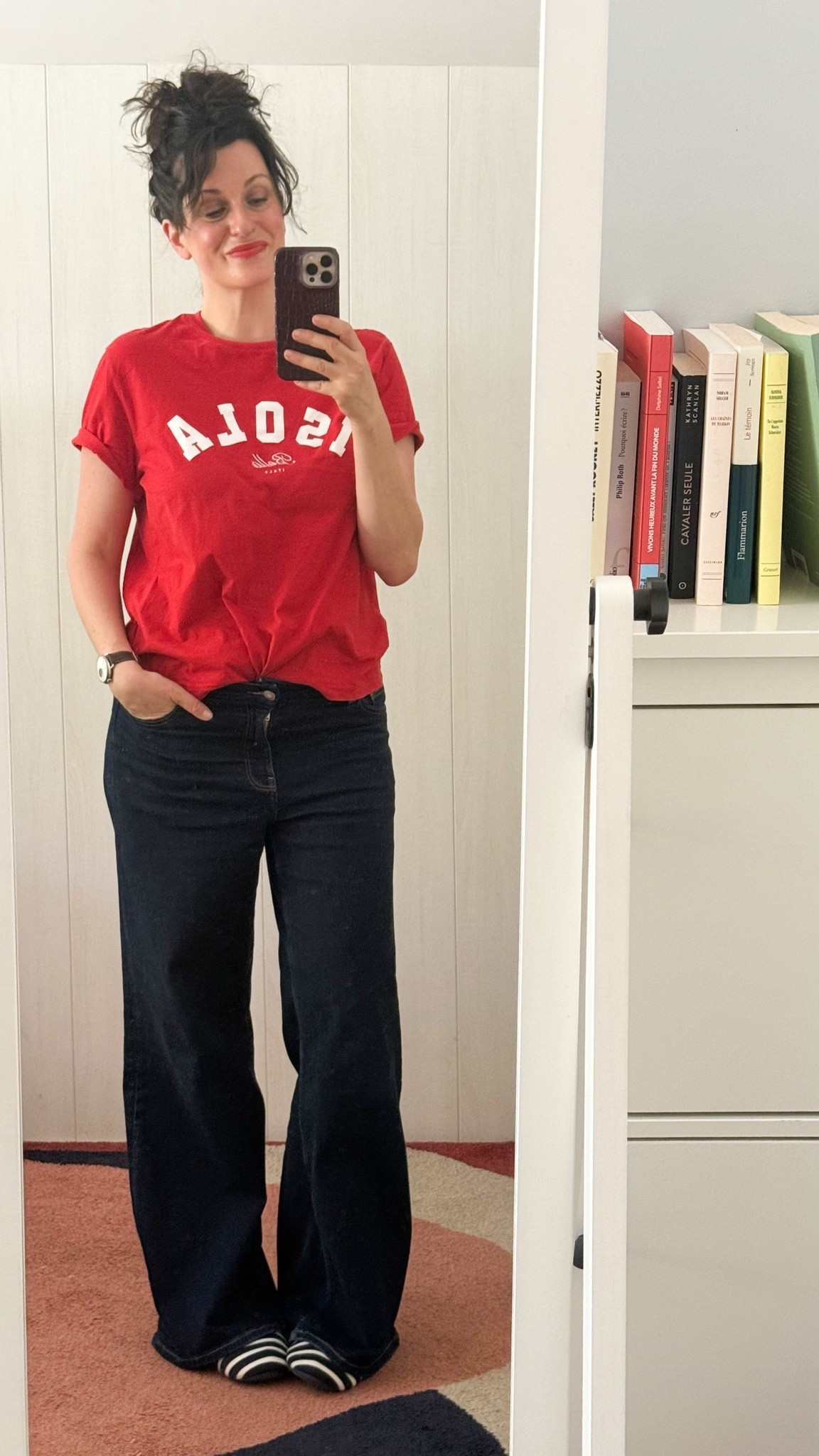 •T-shirt imprimé #hm (similaire en lien)
• Jean brut large #hm 
• Pantoufles rayées #dim

#LTKfrance #LTKspring
