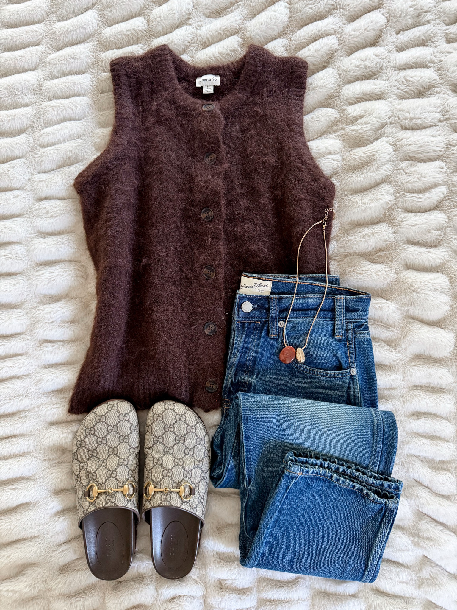 This $15 chocolate-brown sweater vest is fall perfection 🤎 Just add your favorite jeans, easy slides and a few accessories for the cutest no-stress outfit!

Comment LINK and I’ll send everything 🫶🏻