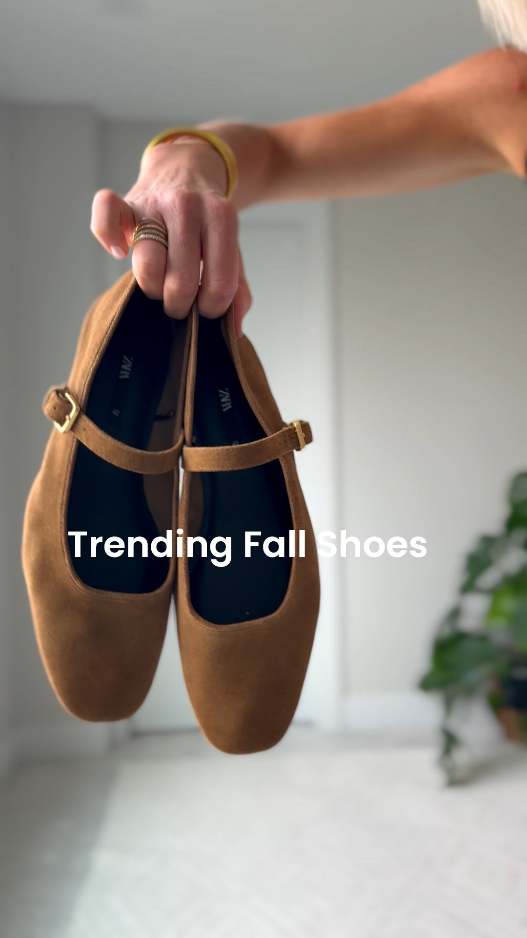 Start your fall capsule with these…
Suede statement flats, wide leg, jeans, a cotton vest. these suede Mary Jane flats have cushioning in the souls and are really feminine and versatile to pair with jeans or trousers or dress, both now and into the fall. These fit true to size.



#LTKOver40 #LTKStyleTip #LTKFindsUnder100