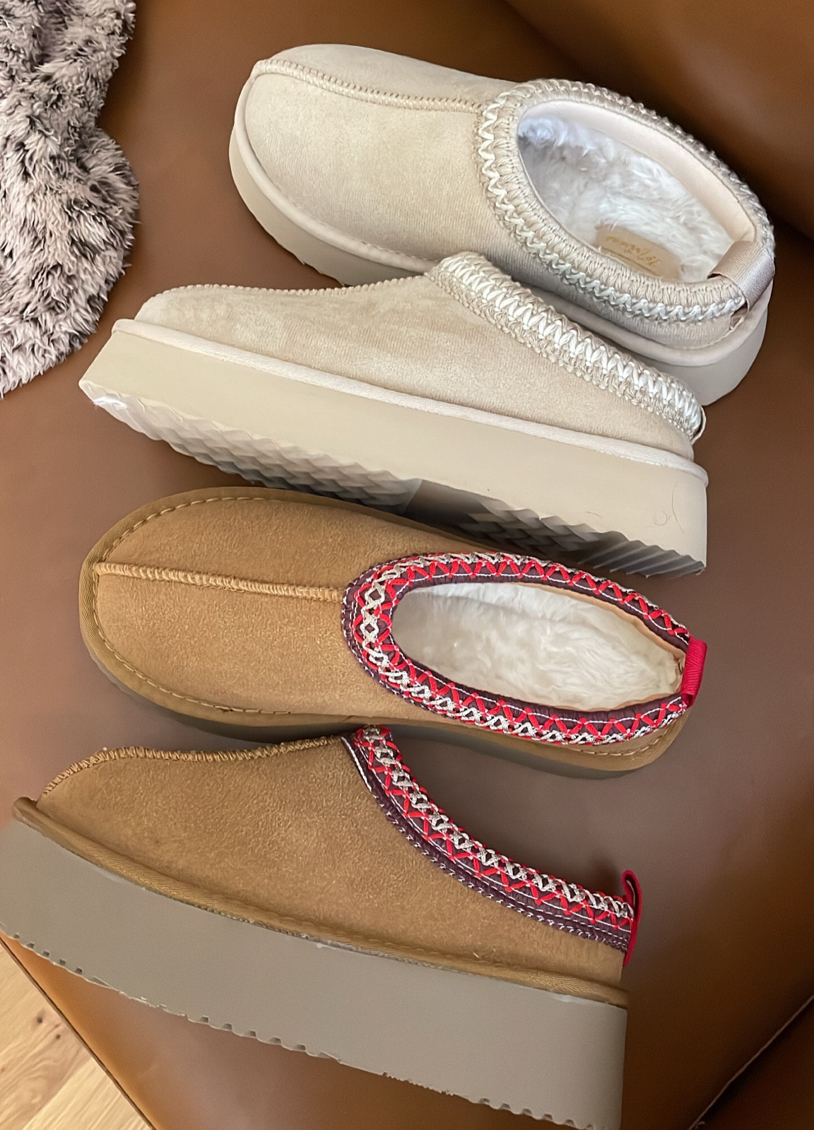Some of the BEST Ugg Tazz DUPES I have found!! 👏🏼❤️😍 

True to size. 
Amazon
Altar’d State
Uggs
Dupes 

#amazonfinds #amazondupes #uggs #uggdupes #uggtazz #altardstate

#LTKSeasonal #LTKstyletip
