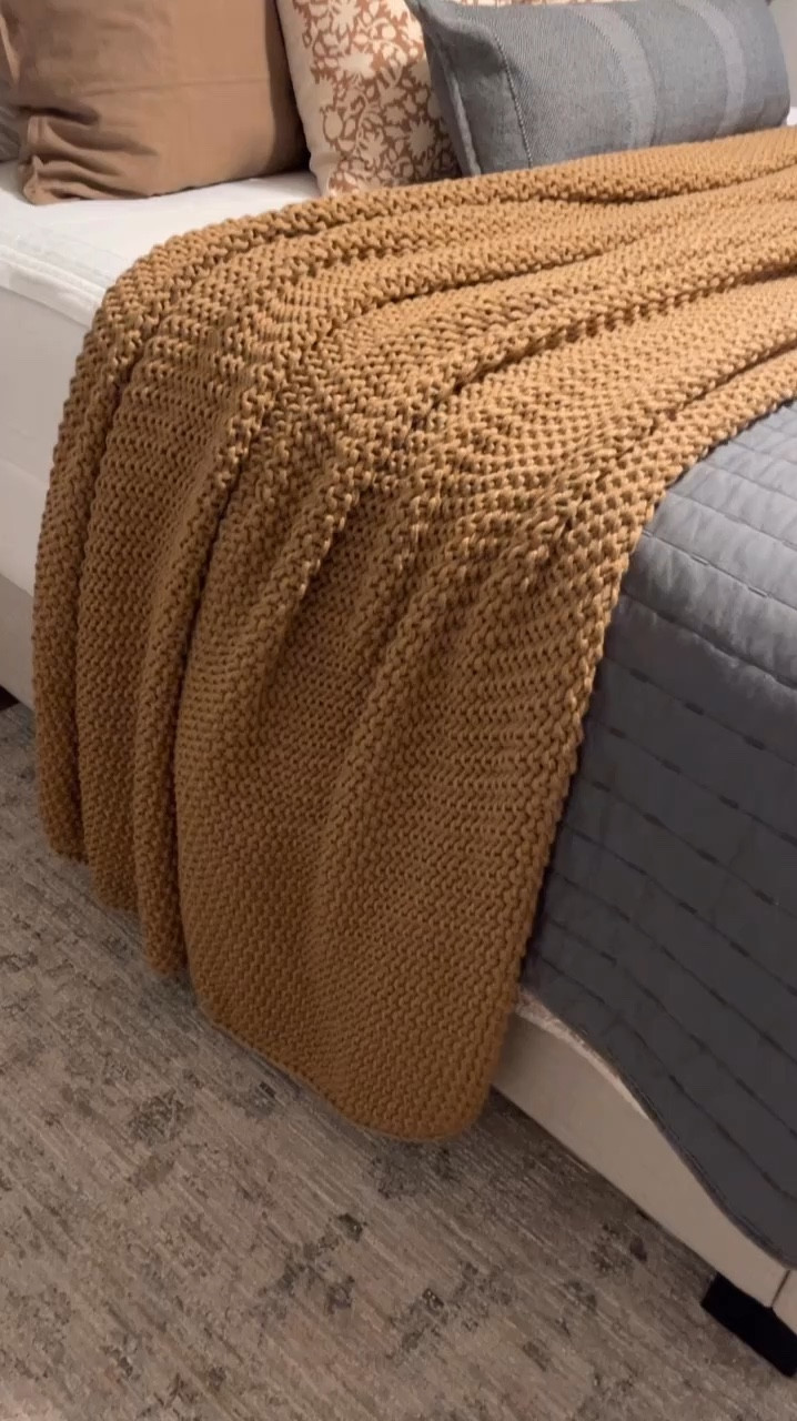 My chunky knit throw is on sale 20% off today with the circle ⭕️ app! 
Comes in 7 color options… I also have the neutral color and warm brown.

I have the king size for my king bed. 

#LTKSaleAlert #LTKHome #LTKFallSale