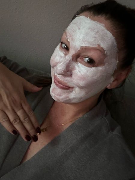 How’s your Saturday night? Self care. Skincare. Face mask. Barbara Sturm. Sephora Sale. 

#sephorasale #facemask #sephora #swle #barbara sturm #skincare #beauty

#LTKbeauty #LTKGiftGuide #LTKsalealert