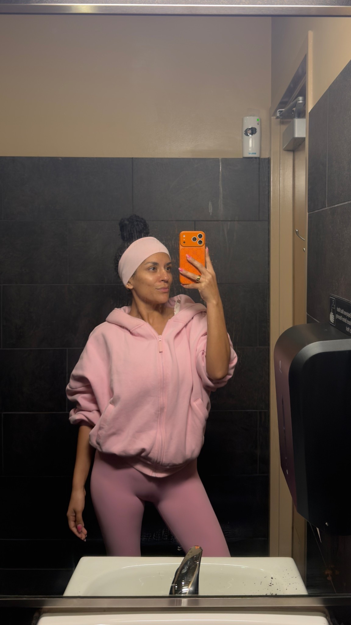 Left pilates like this… and honestly not changing 🤍

#offdutystyle #pilatesgirl #casuallook 

#LTKfitnessgoals #LTKdayinmylife #LTKmorningroutine