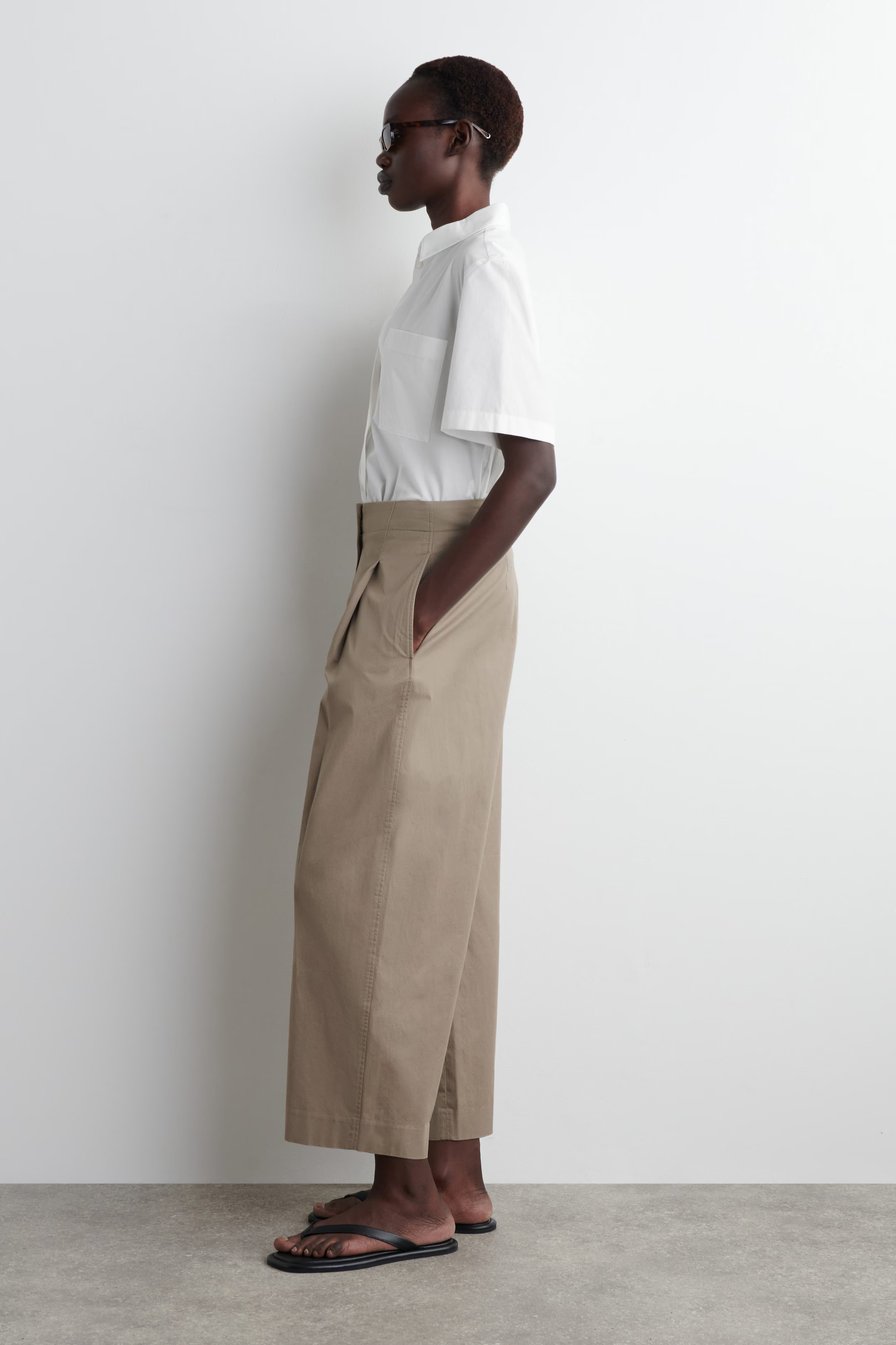 PLEATED BARREL-LEG CHINOS - MOLE | COS AU | COS (AU)