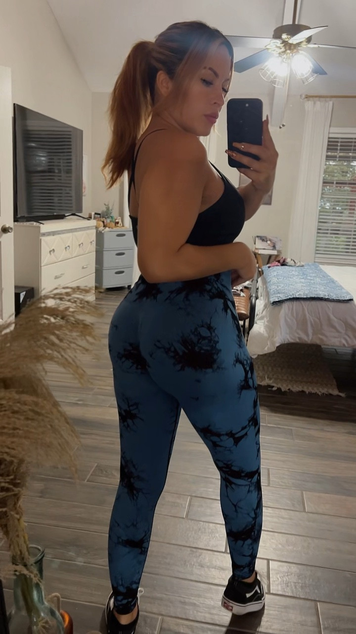 Scrunch high rise leggings for cheap! 

#LTKsalealert #LTKVideo #LTKfitness