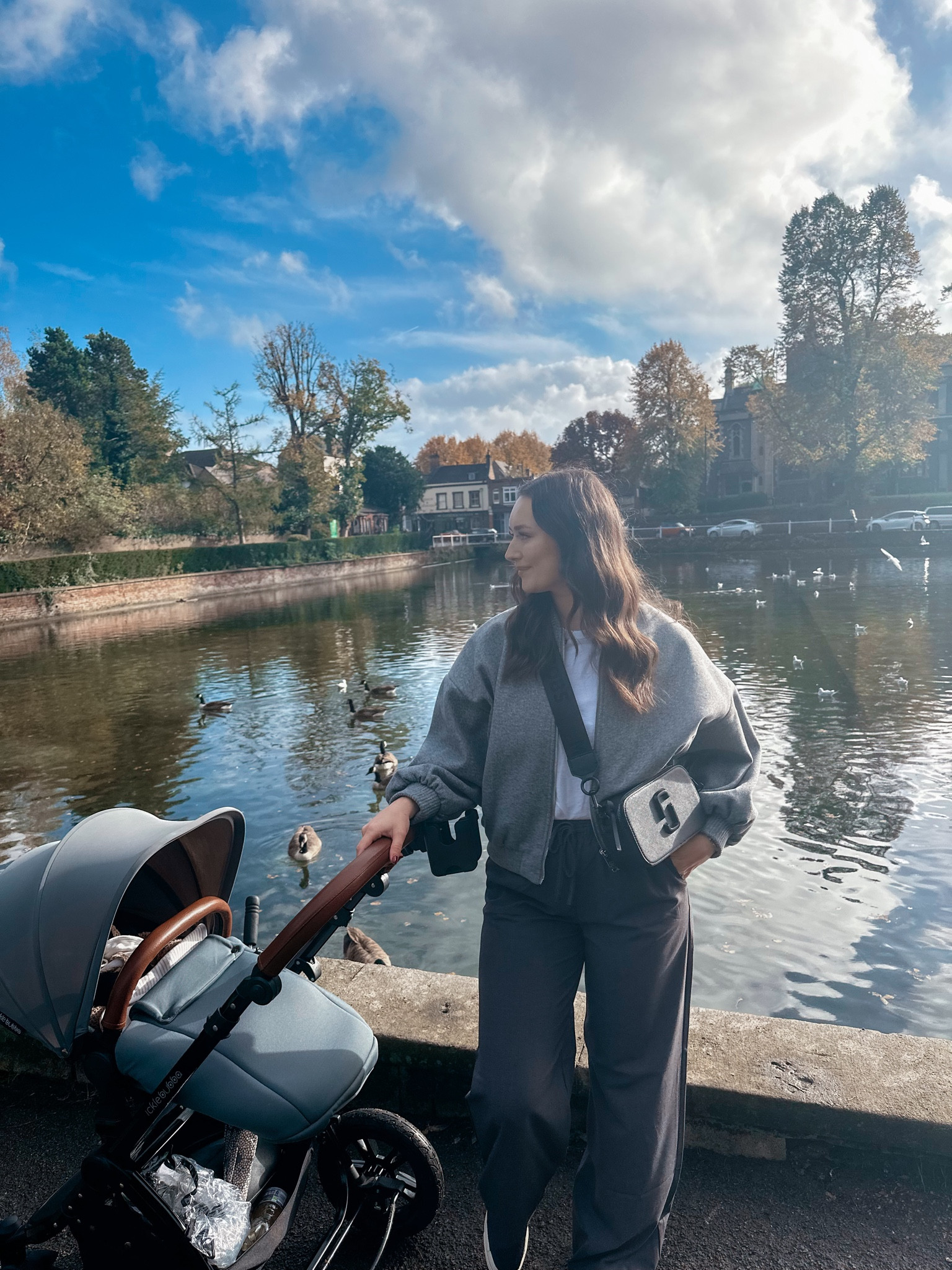 Sunny Winter walk outfit ❄️


Midsize fashion
Marc jacobs bag 
Zara bomber
Stradivarius trousers


#LTKHoliday #LTKmidsize #LTKSeasonal