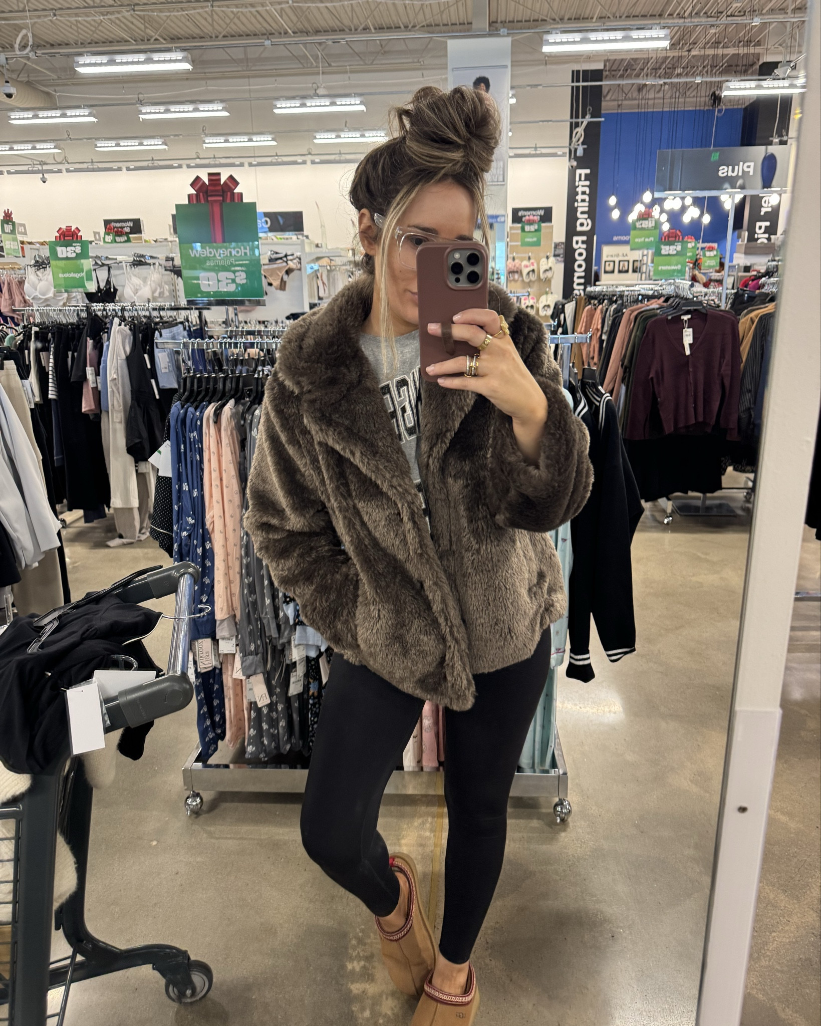 The most comfy faux fur - $44! I’m wearing a Large and Ashlyn is in Medium 

#LTKStyleTip #LTKWorkwear #LTKFindsUnder50