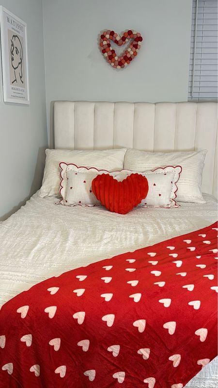 My Valentine’s Day bedroom! Everything is from Target 💌

#LTKSeasonal #LTKstyletip