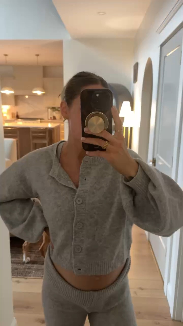 Casual & comfort. ❤️

Love the stretch for this growing baby bump!

Size small 

 

#LTKBump #LTKootd #LTKmomlife