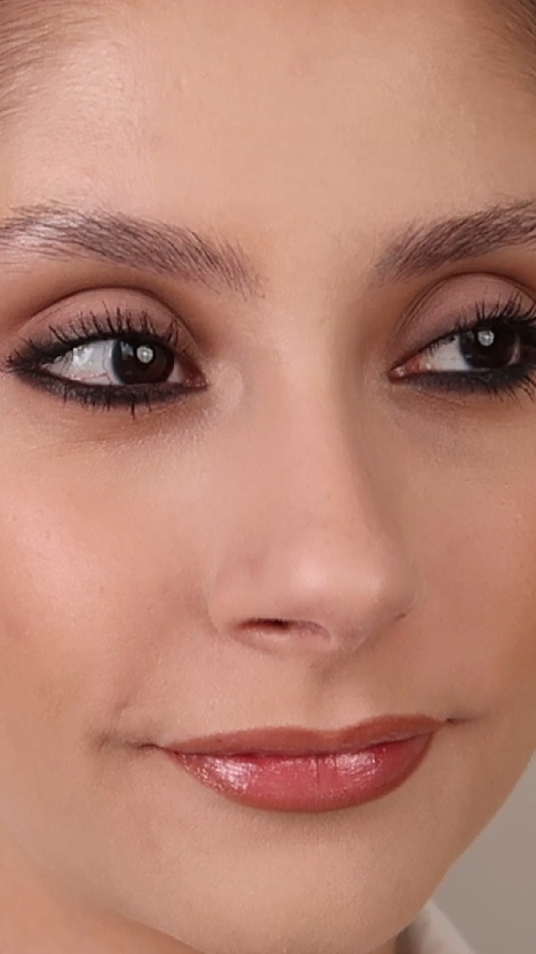 Olhos:

•⁠ ⁠Paleta Cold Smolder Nudes - Too Faced
•⁠ ⁠⁠Caviar Stick (Tuxedo) Laura Mercier
•⁠ ⁠⁠Máscara Super Bold - Linha Niina Secrets
 

 #LTKbrasil #LTKbeleza