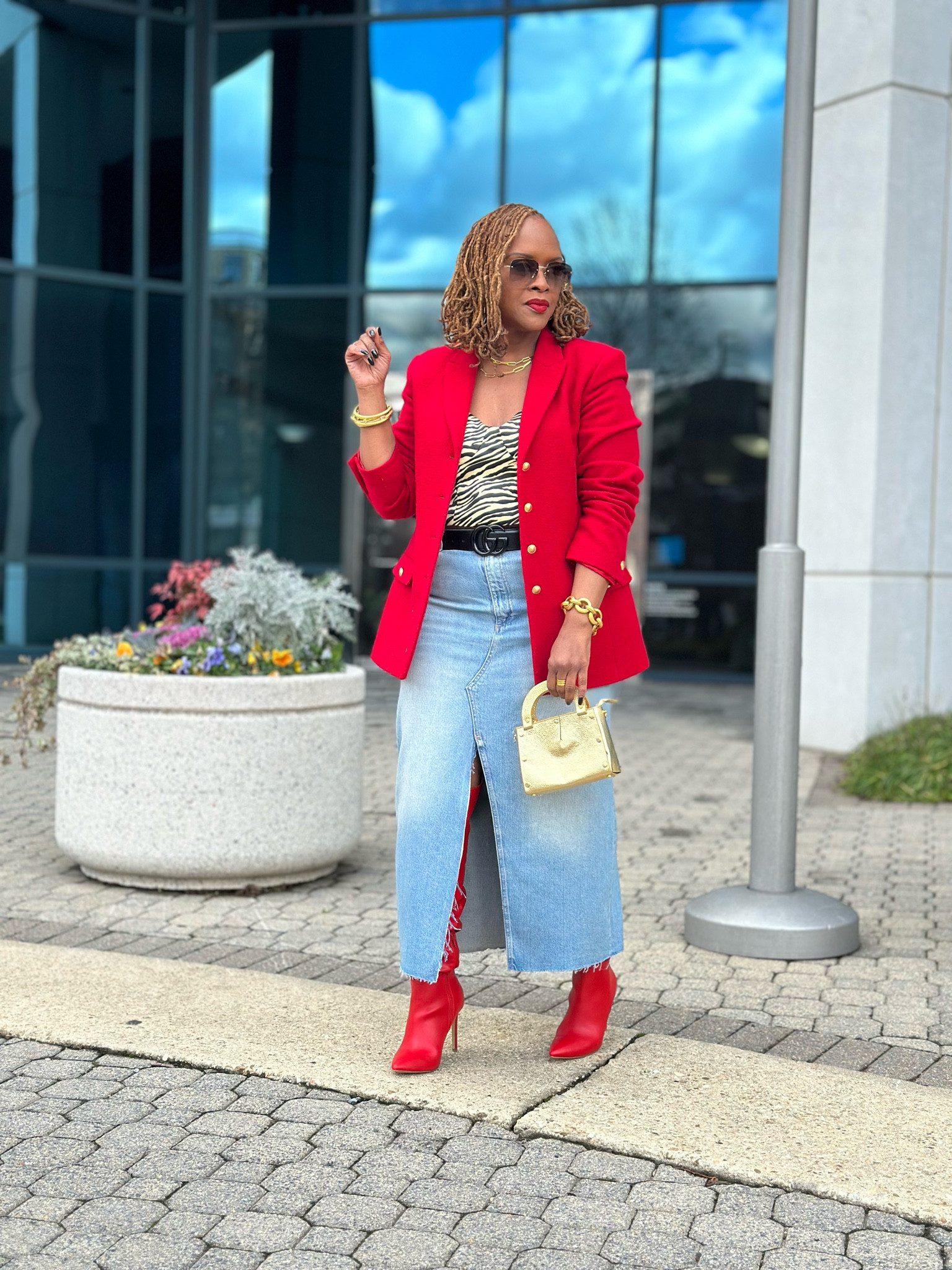 Maxi Denim Skirt with front split 



#LTKparties #LTKstyletip #LTKmidsize