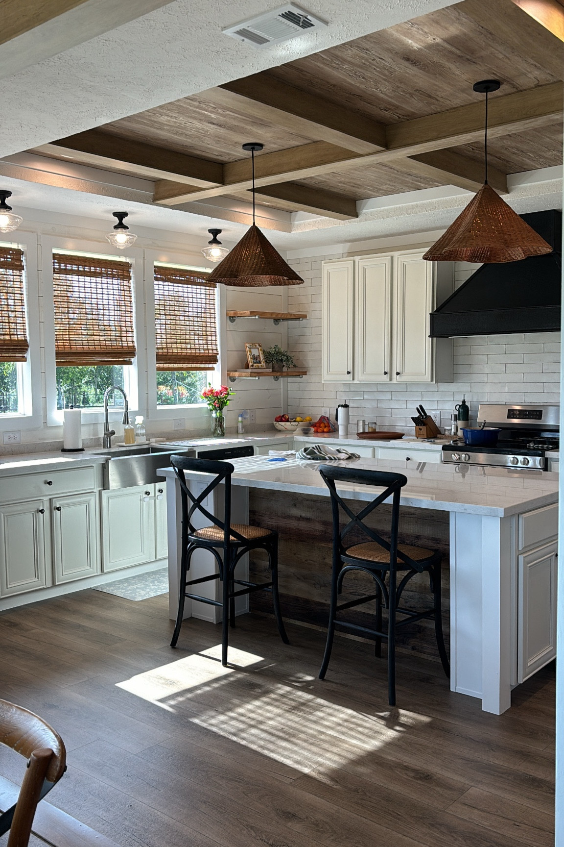Hi, kitchen!

Lighting swaps, some woven blinds and greenery brought this kitchen to life. I love it!

#kitchendecor #kitchen #kitchenstyle

#LTKHome