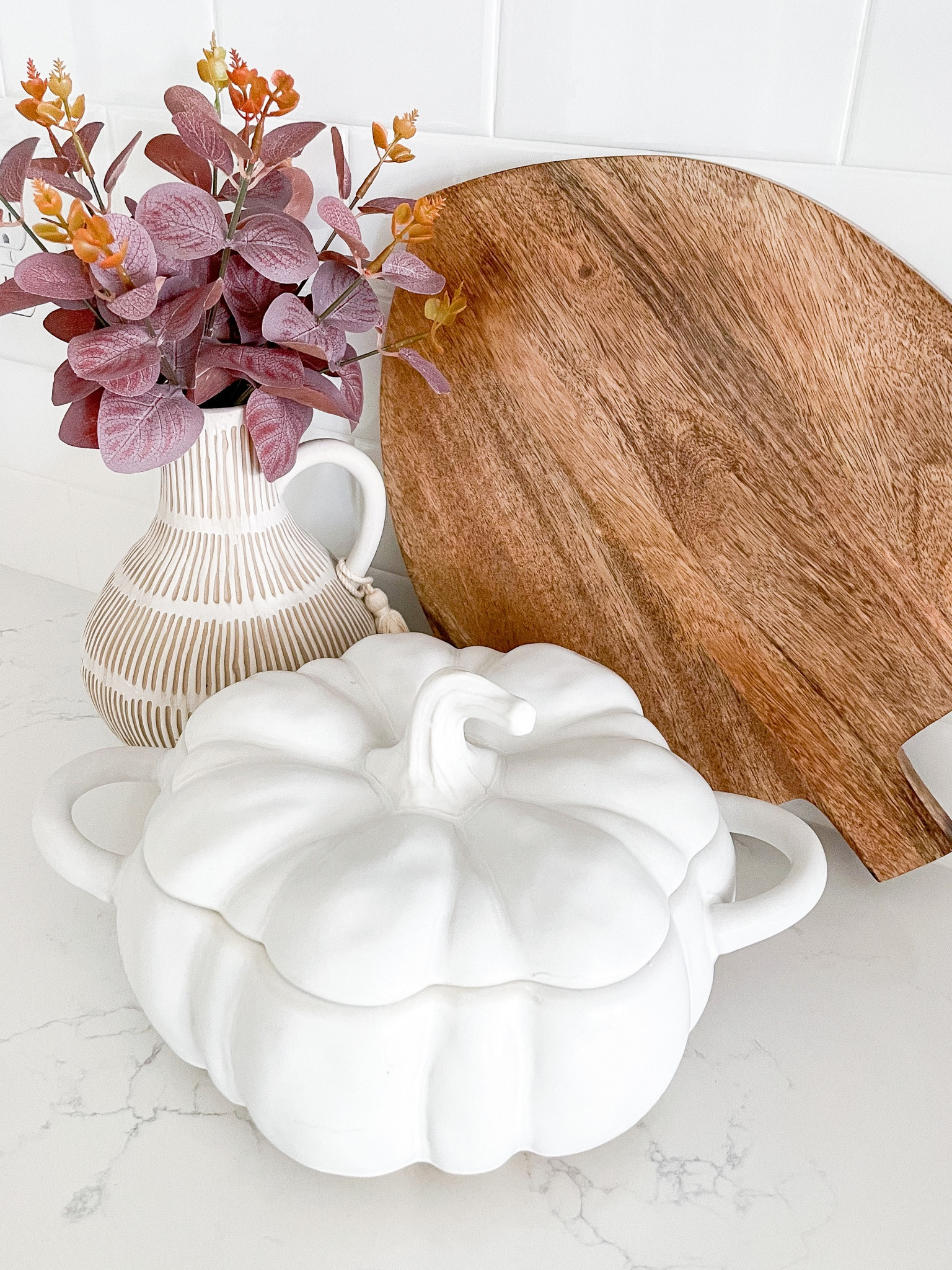NEW Fall arrivals at Target! 😍 Including this $20 pumpkin baking dish! 

Target Home Decor - Fall Decor - Modern Farmhouse Kitchen - Target Finds - Neutral Home Decor - Pumpkin Baking Dish - Fall Cutting Board

#LTKhome #LTKSeasonal