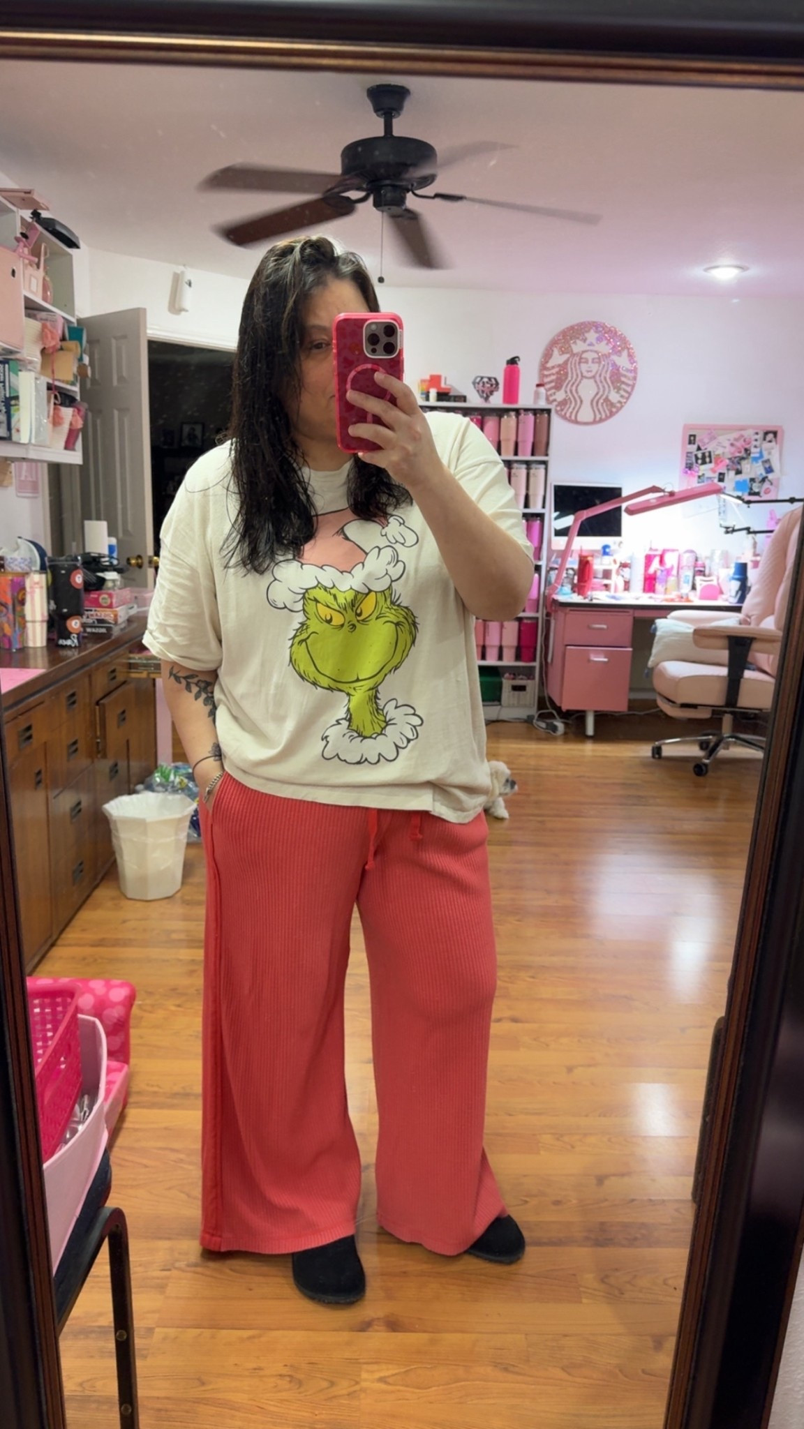 Yesterday was a grinch lounge day! Everything. Is from aerie/american eagle and matched perfectly! 